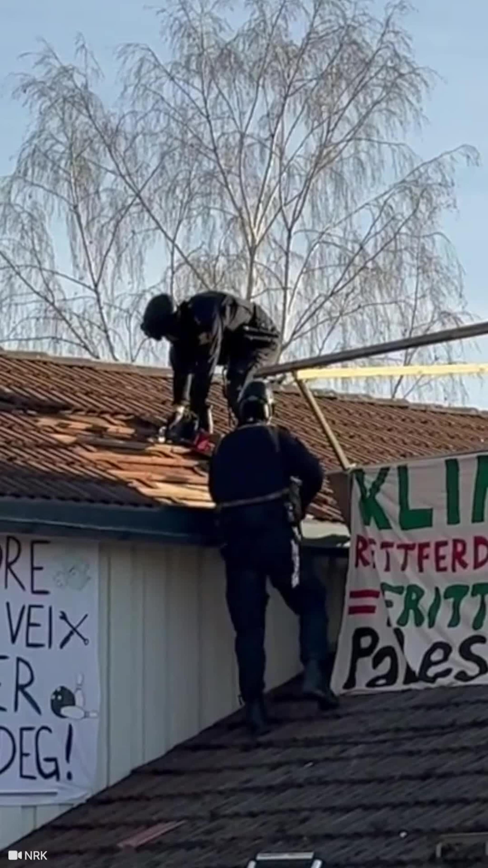 Her tar de seg inn i huset