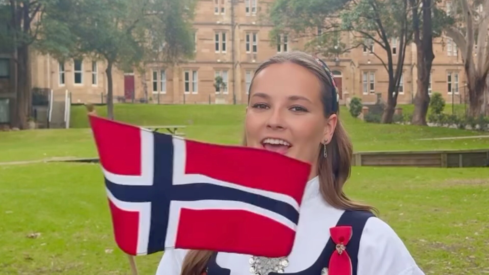 Hilser fra Sydney