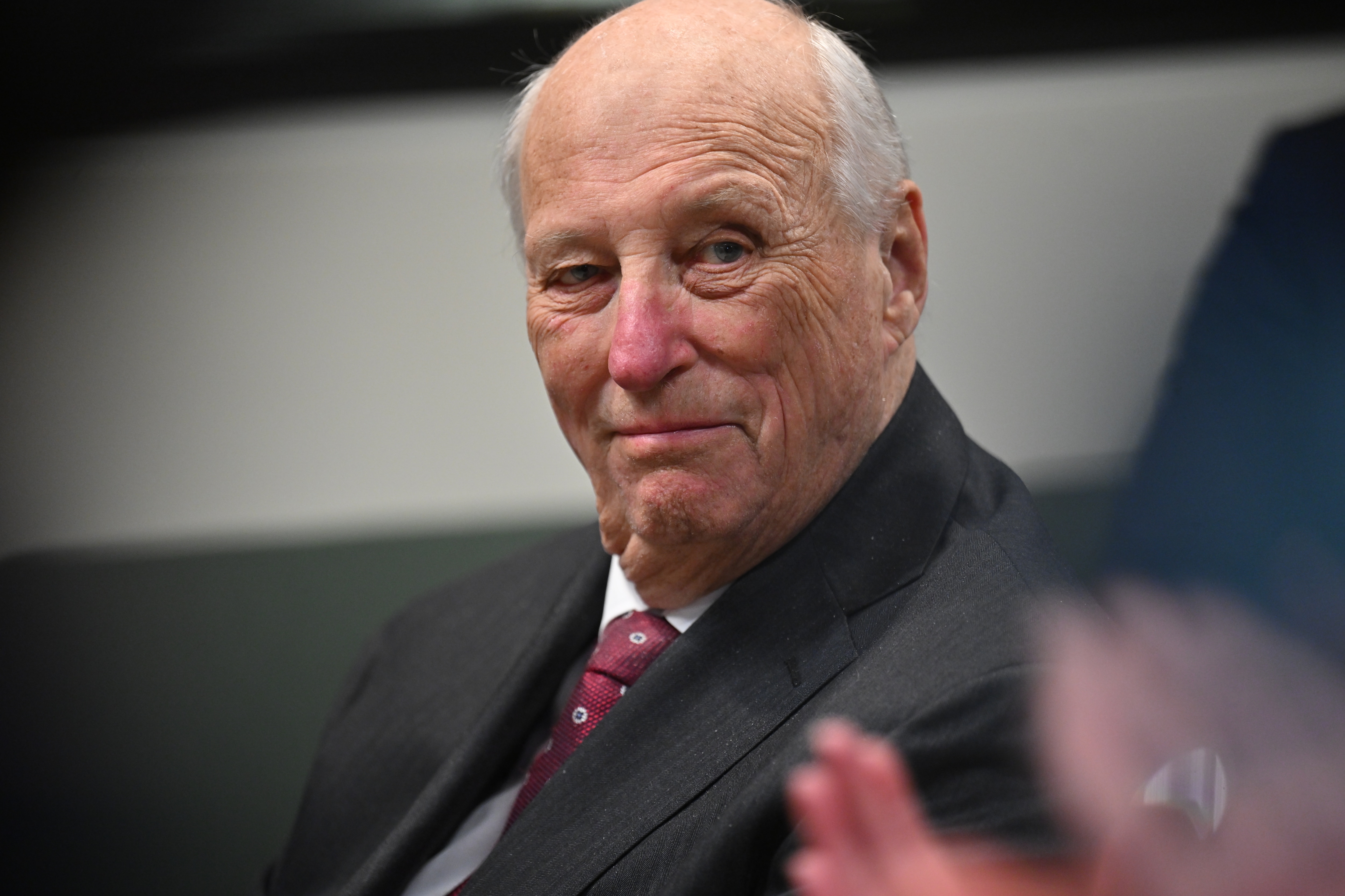 Se: Kongen og kronprinsen møter pressen