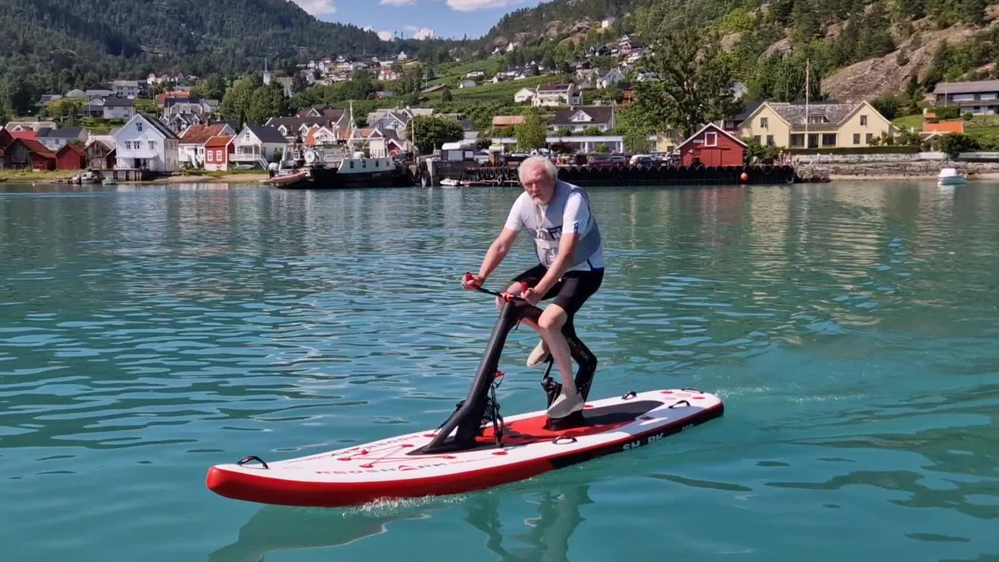Bjørn (76) syklet 300 km på vann for Uganda