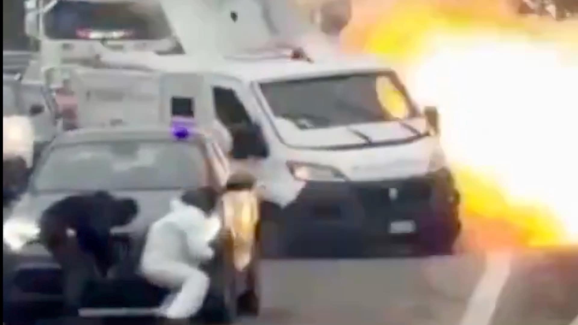 Går til angrep midt på motorveien