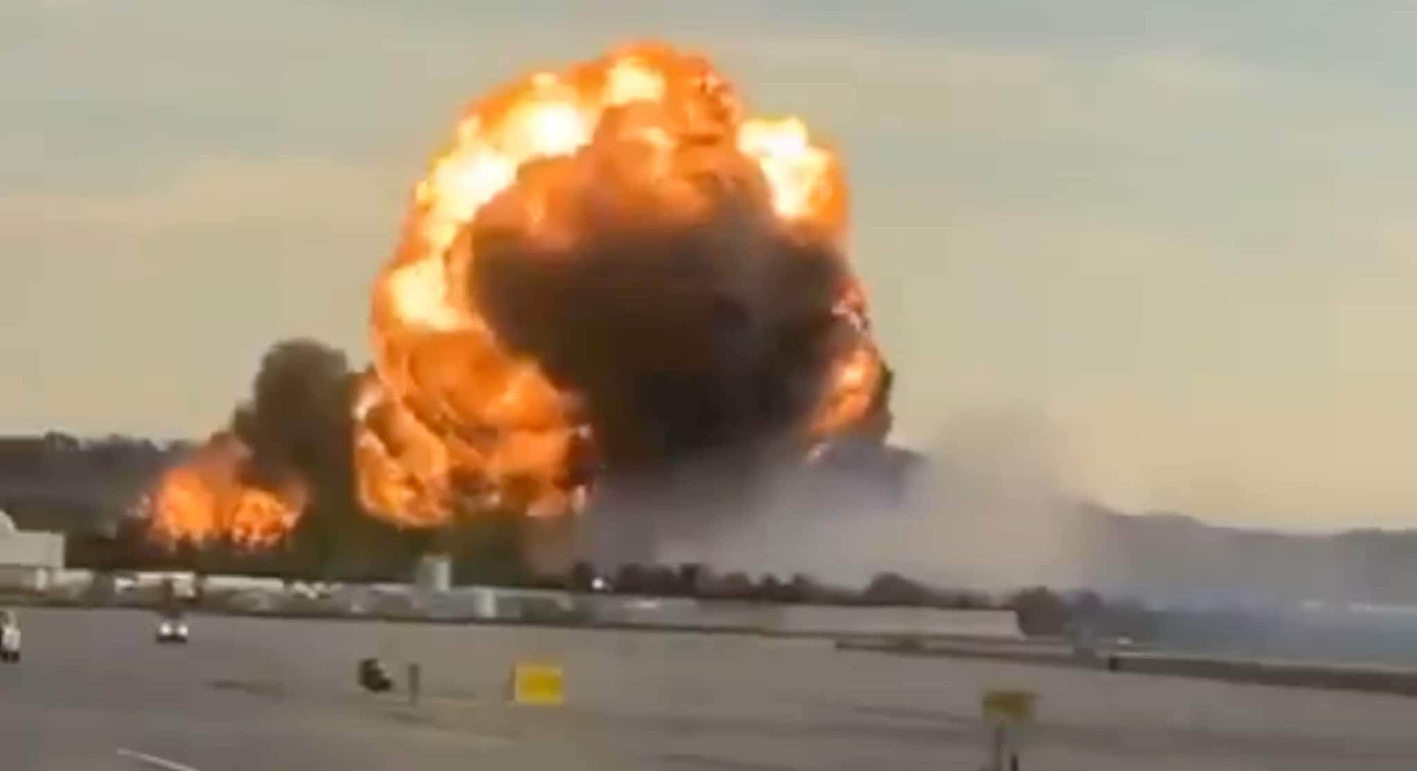 Meldinger om flystyrt nær Louisville flyplass i USA