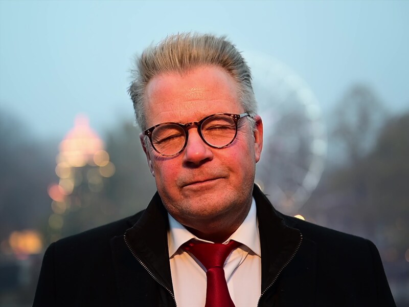 Per-Willy Amundsen raser over pengesluk: – Kan like gjerne sette fyr på pengene
