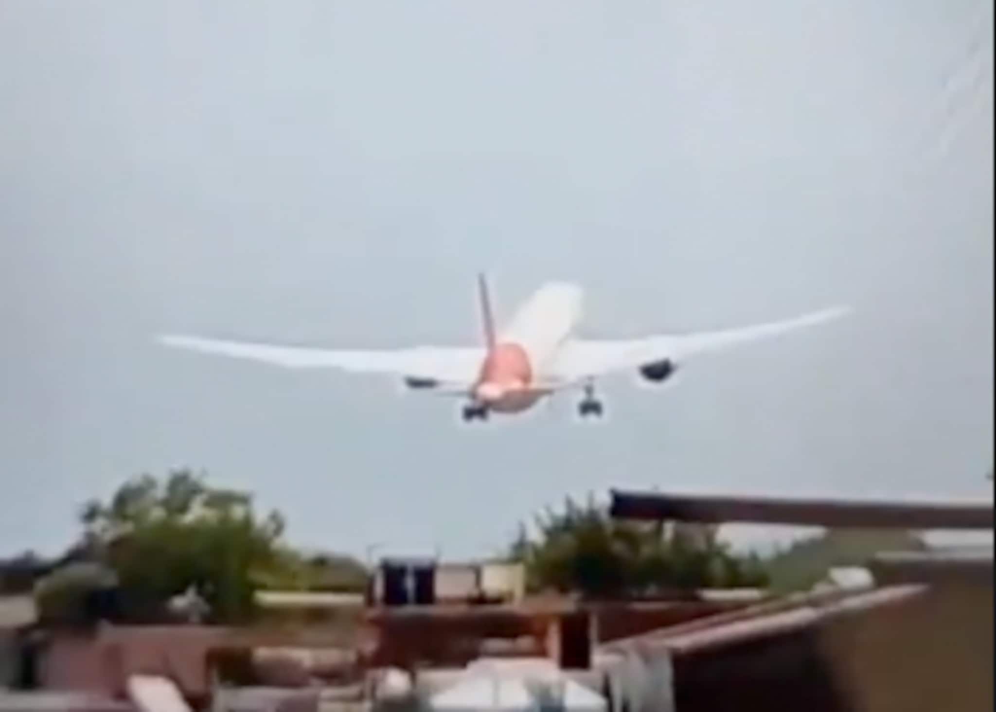 Air India-fly styrtet i India: Over 290 døde