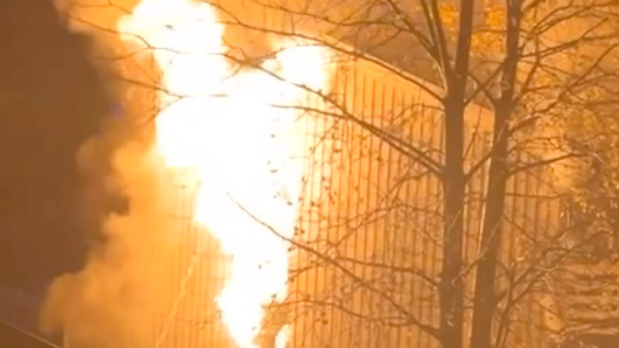 Brann i rekkehus på Bestum: Kraftig røyk og evakuering