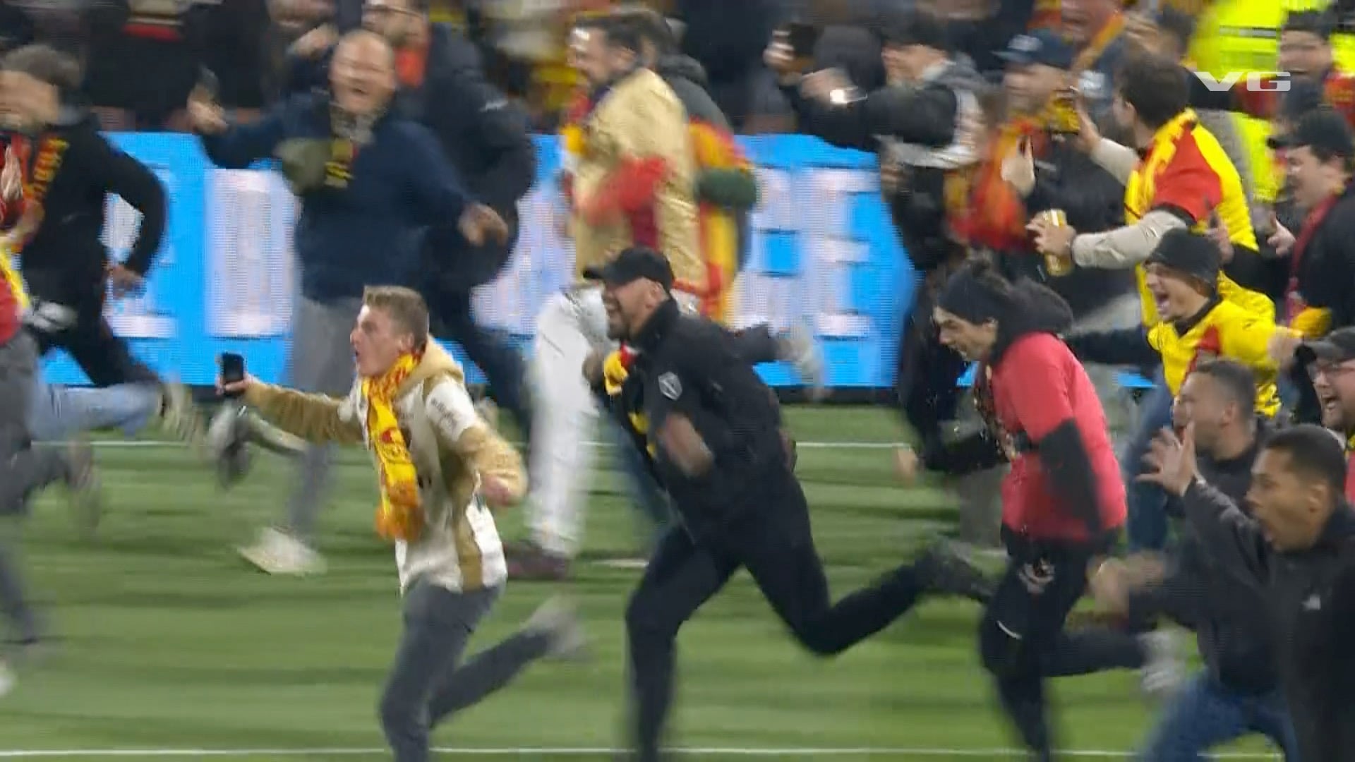 Se: Her stormer de banen