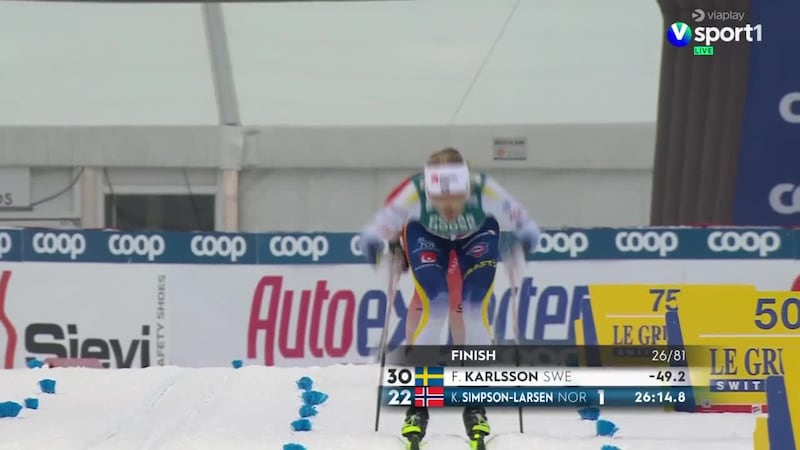 Heidi Weng på pallen i verdenscupåpningen