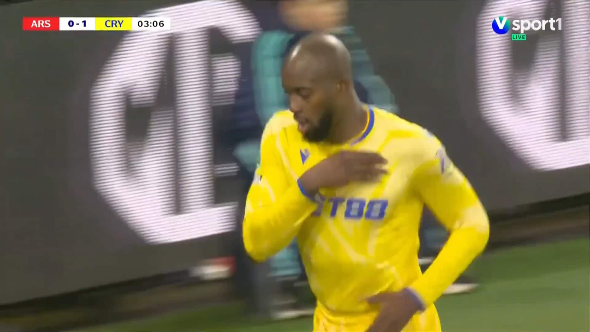 Palace sjokkerer Arsenal - Mateta setter 1-0 etter målgivende fra keeper(!)