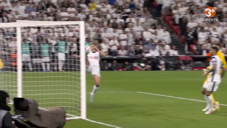 Micky van de Ven Goal-Line Clearance