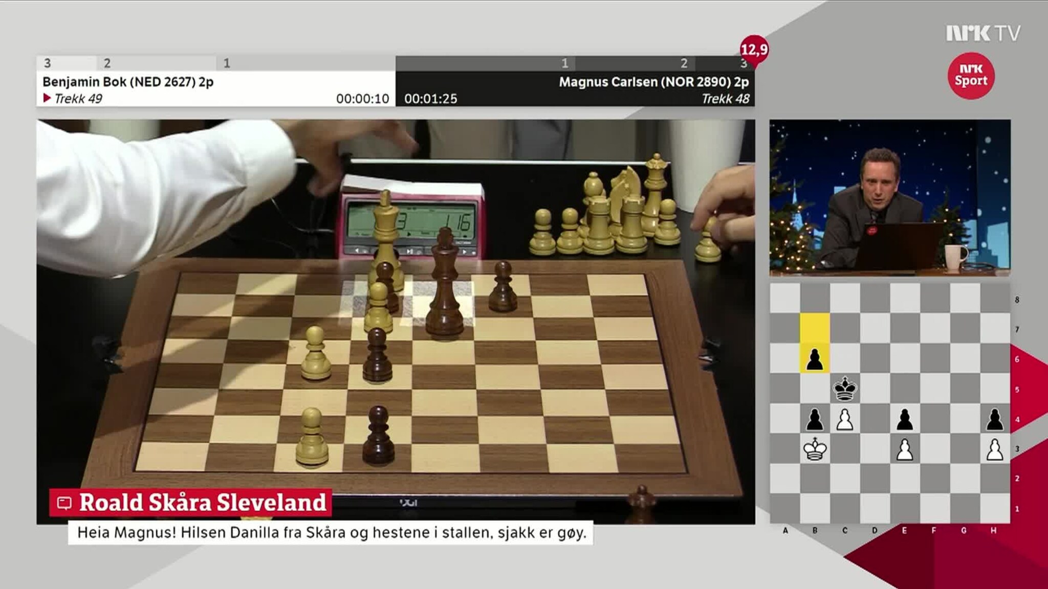 Carlsen bryter ut i latter etter enorm tabbe