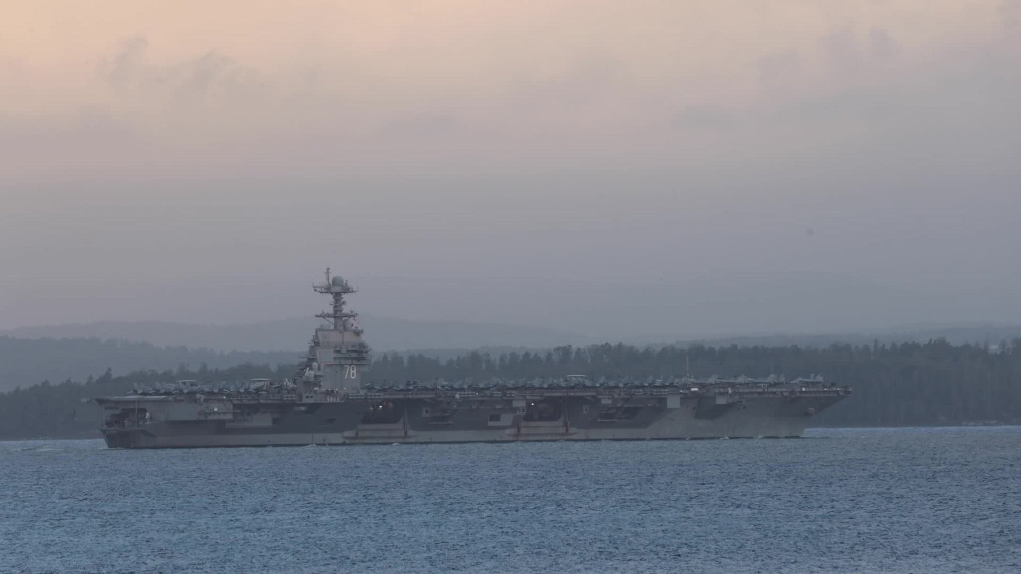 VG: Hangarskipet USS Gerald Ford på vei inn Oslofjorden