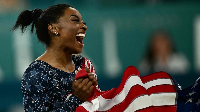 Simone Biles ha vinto il suo quinto oro olimpico: gli Stati Uniti hanno vinto la gara a squadre