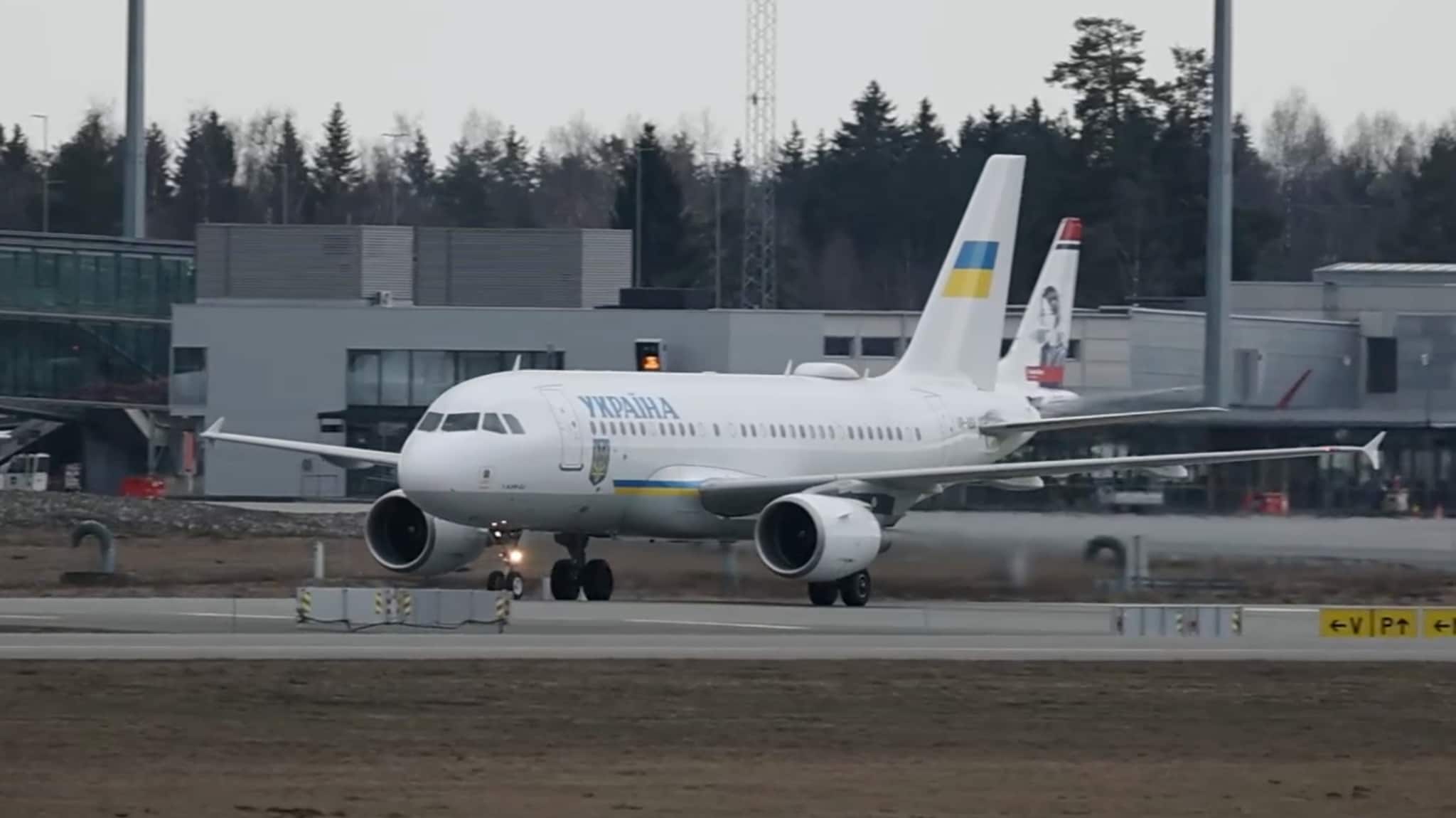 Zelenskyj har landet i Norge - reiser rett til St&oslash;re