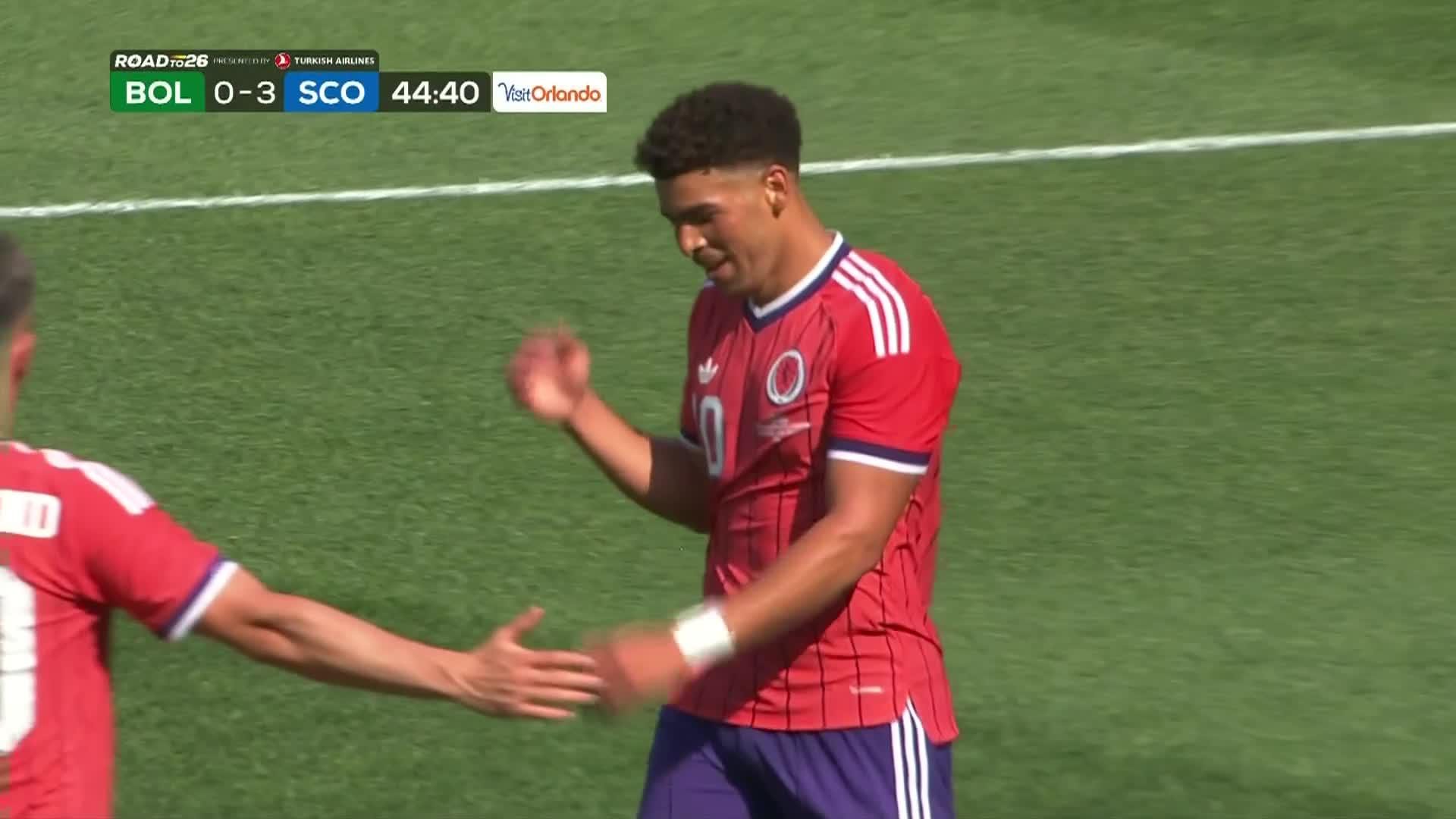 Che Adams med scoring for Skottland