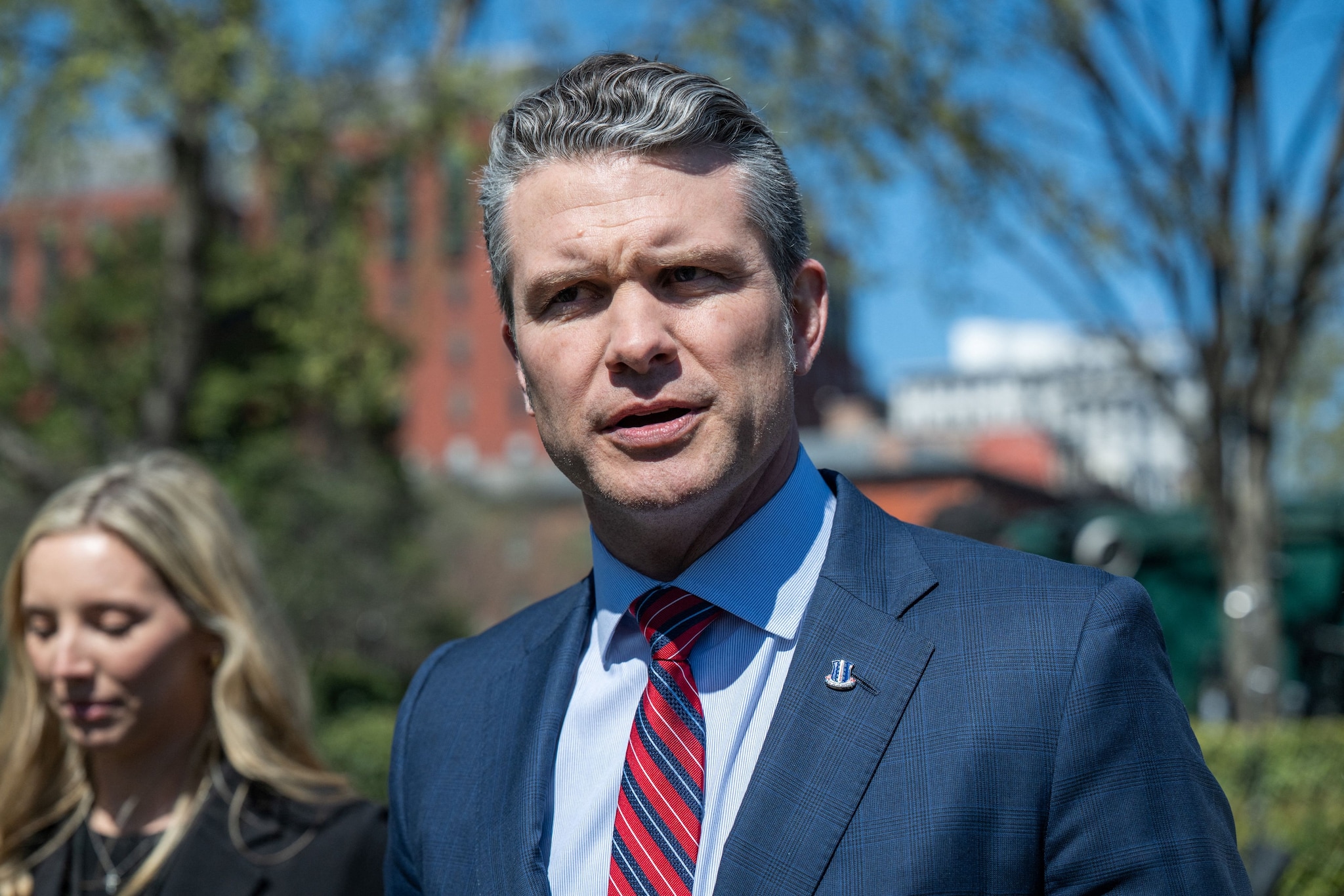 Hegseth raser mot avis