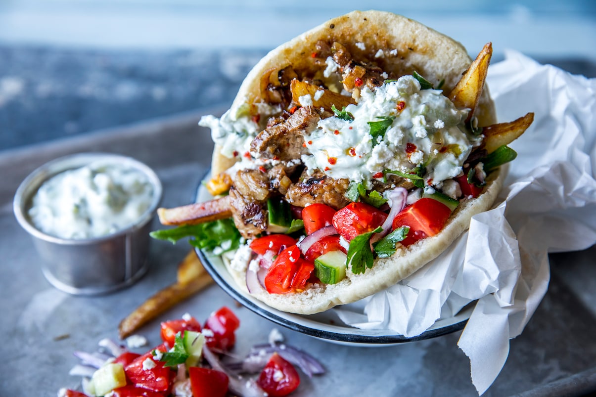 Gyros i pita med tzatziki