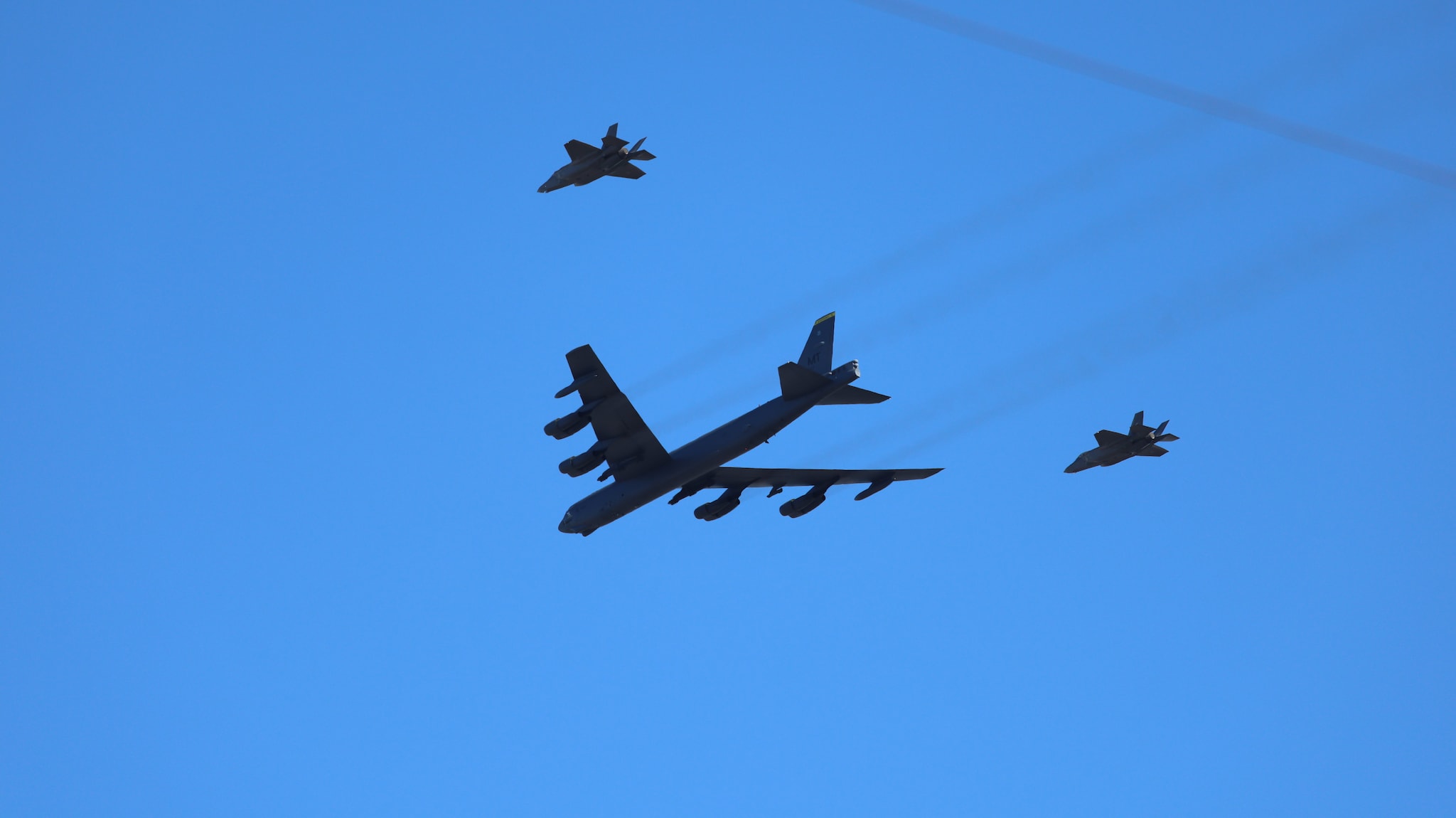 Her øver bombefly over Oslo