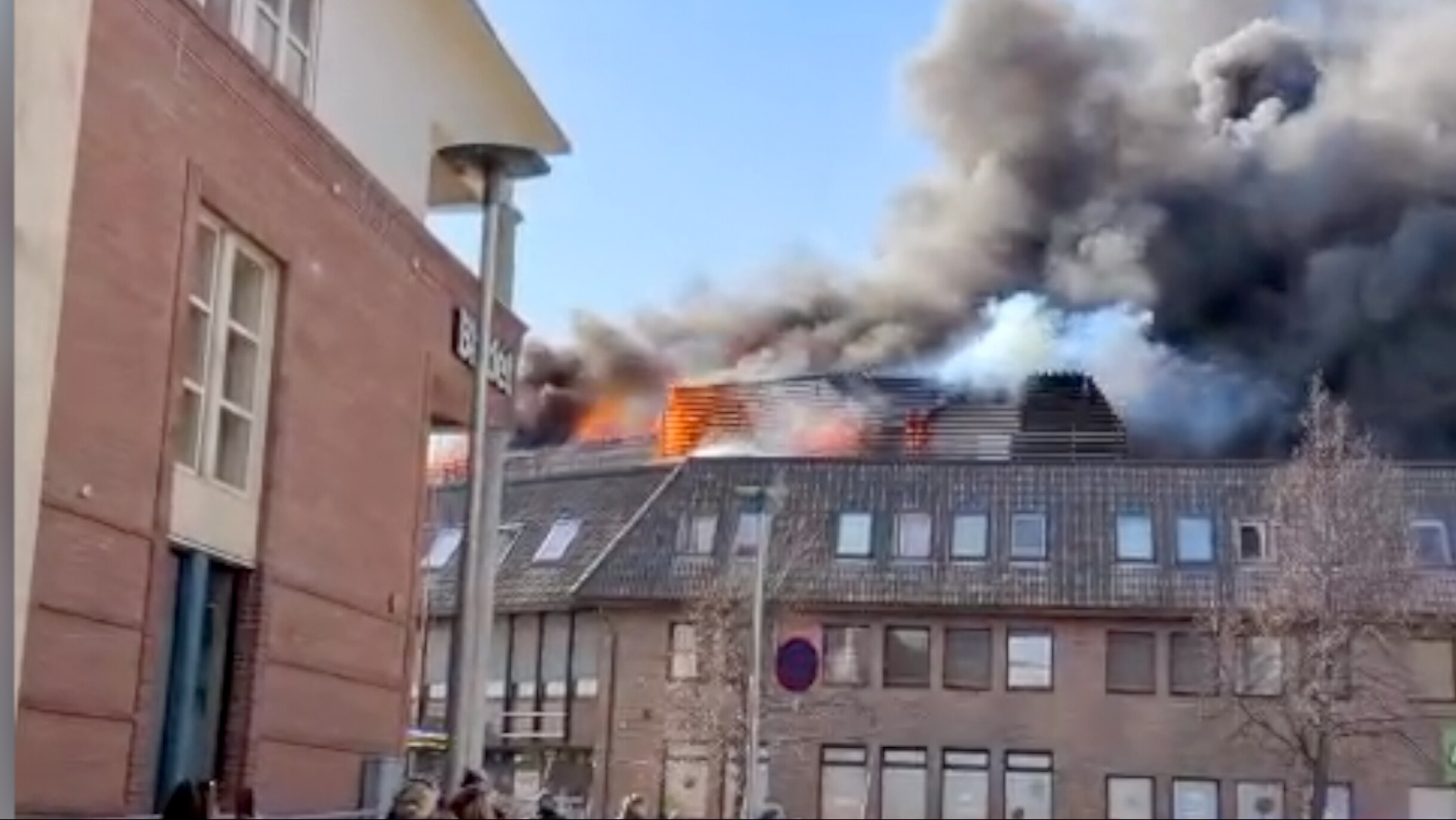 Her står bygget i full fyr