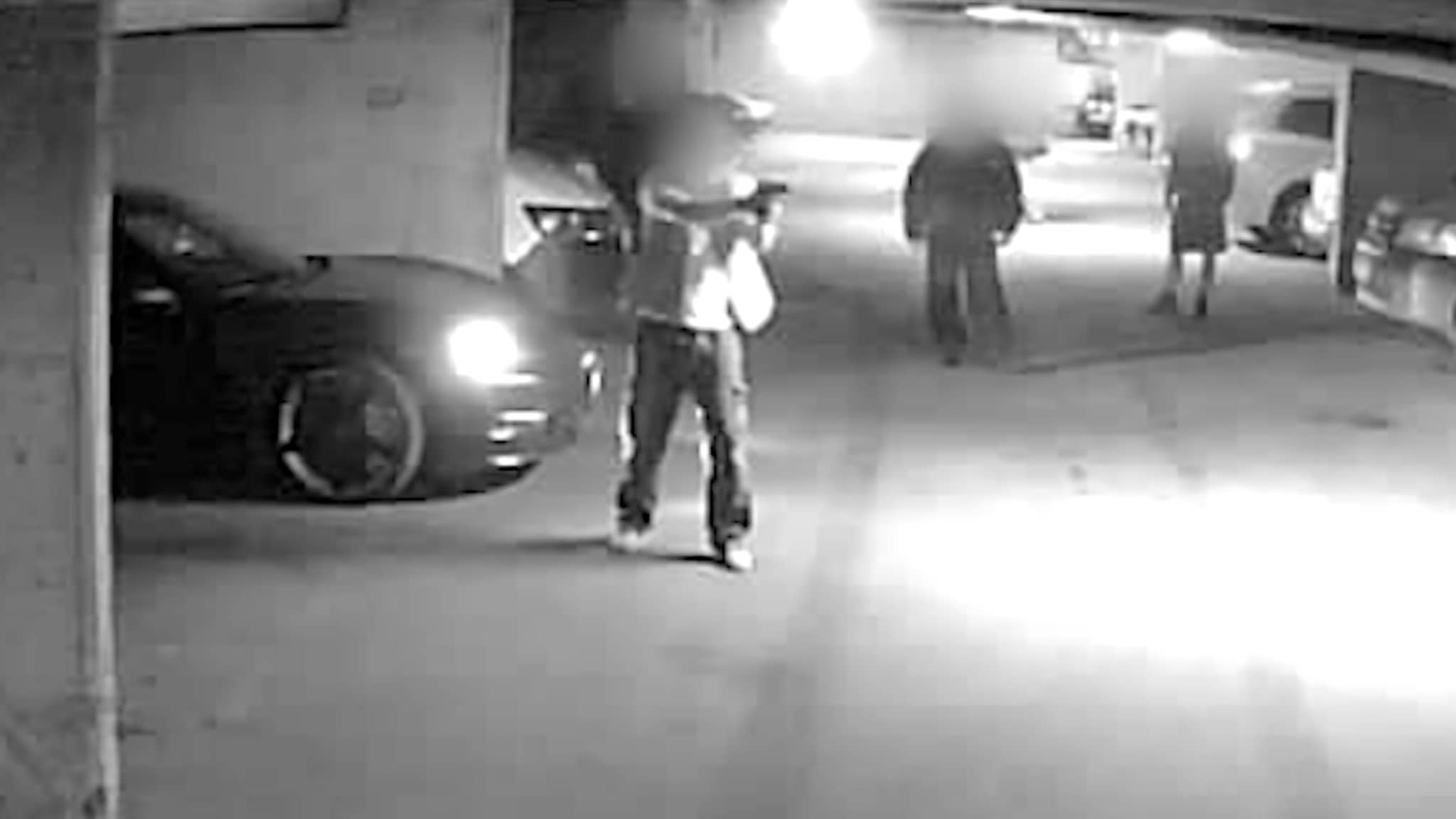 Se video fra v&aring;penm&oslash;tet i garasjen