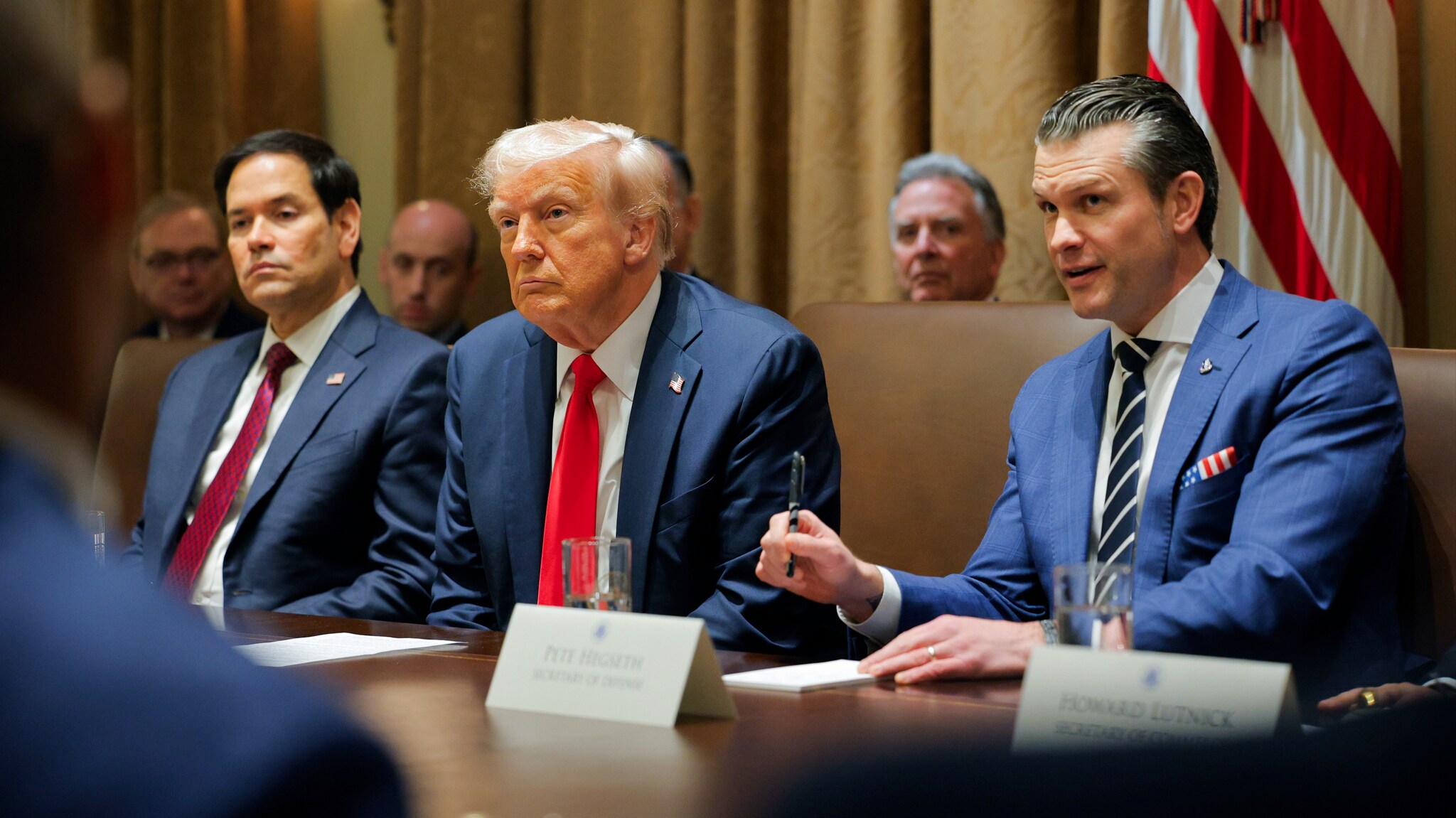 Donald Trump og forsvarsministeren med uttalelse