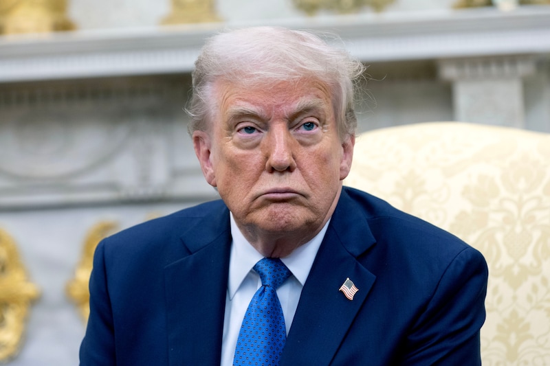 Trump truer med søksmål etter Epstein-vits