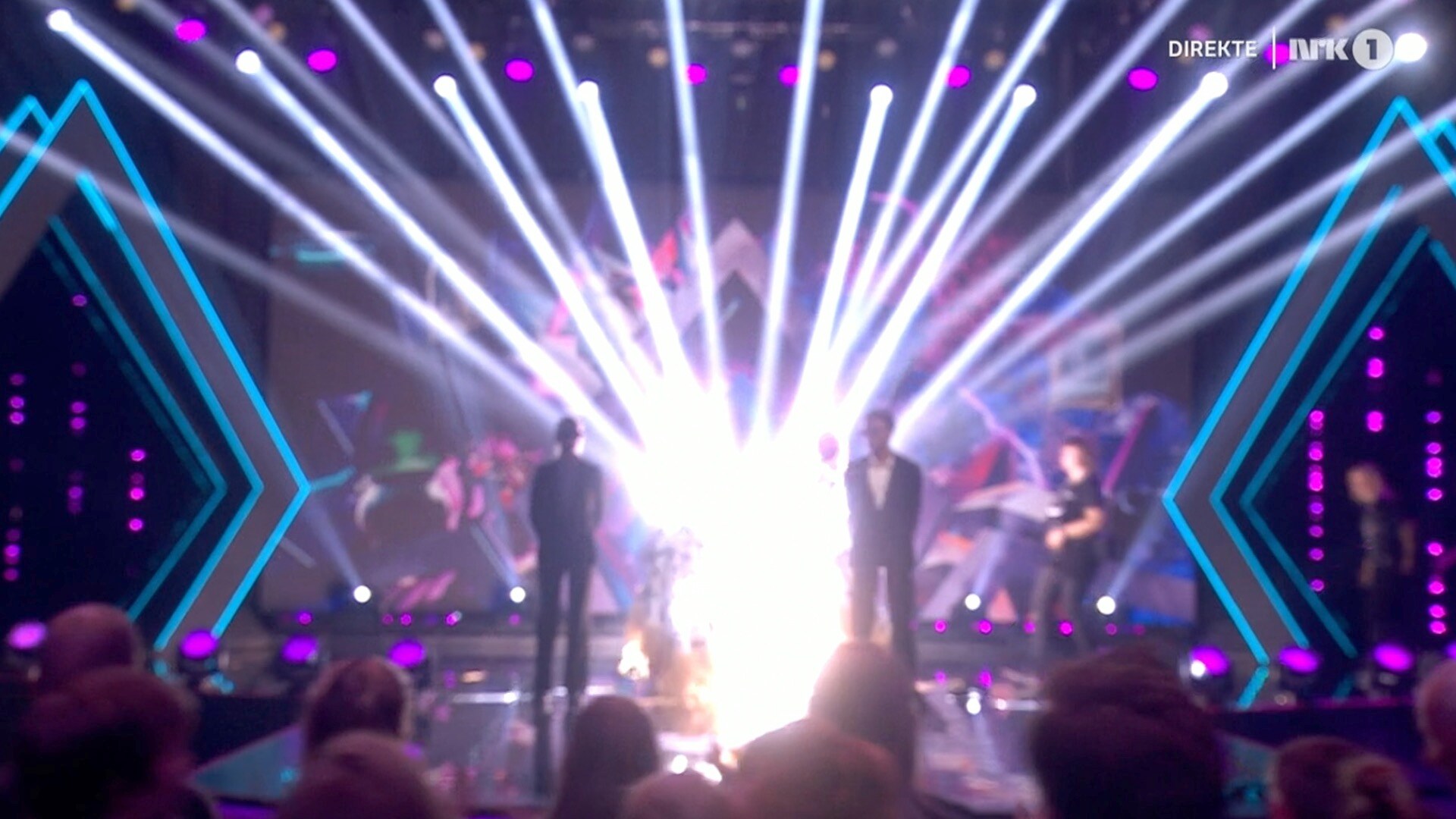 Se hvem som skjulte seg bak maska - VGTV