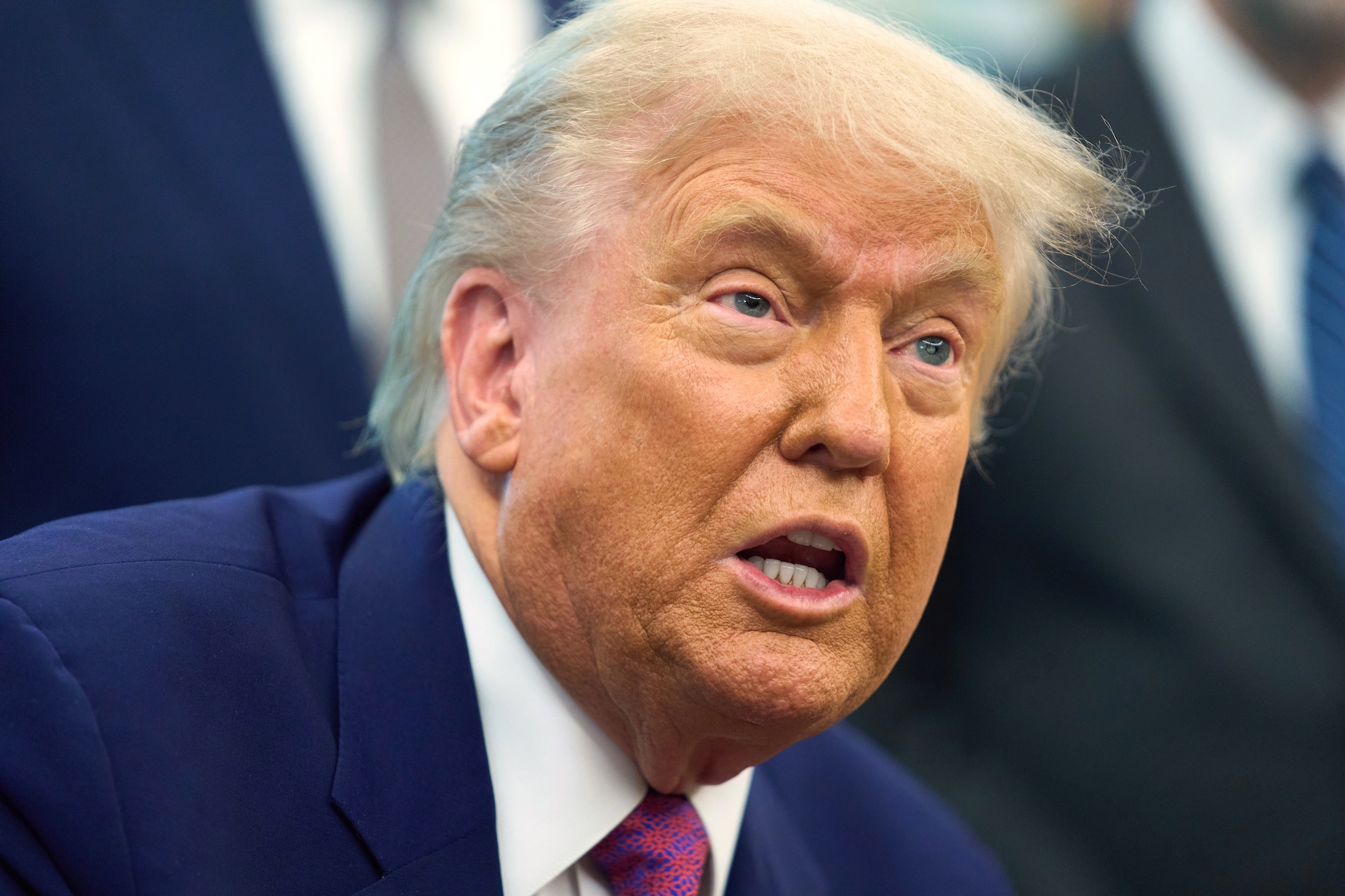 Høyesterett begrenser lavere domstolers makt over Trumps pålegg