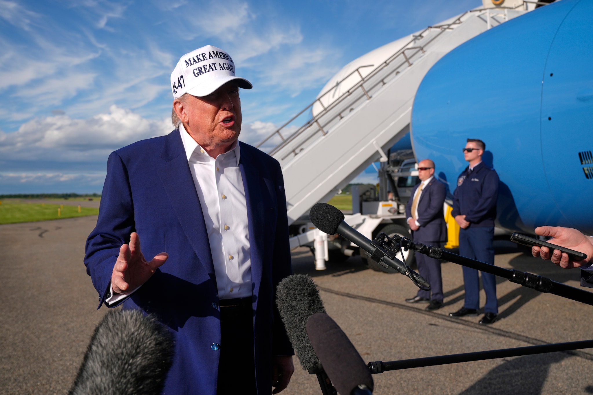 Trump kritiserer Putin kraftig etter angrep mot Ukraina
