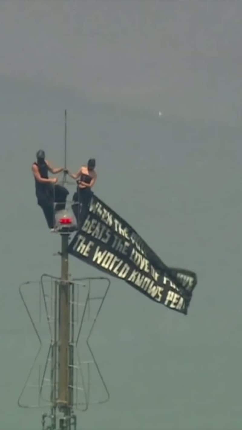 To personer har klatret til toppen av Empire State Building