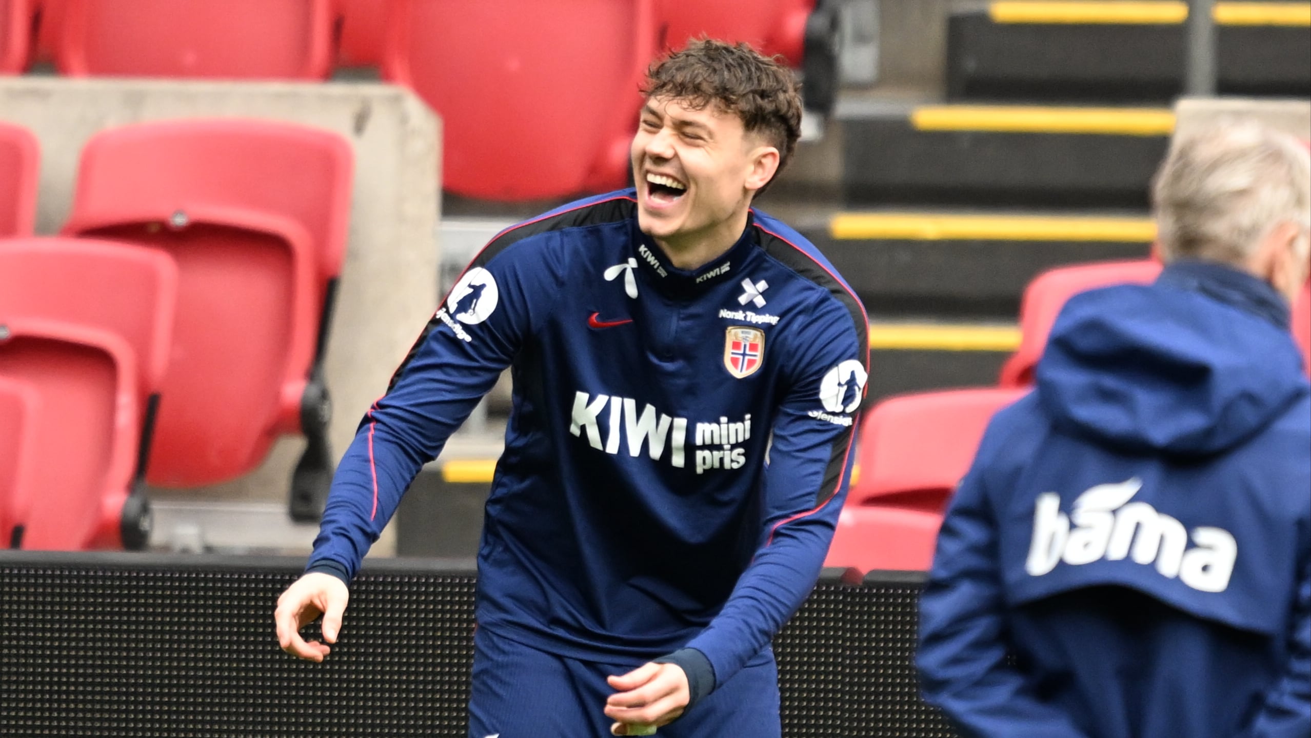 Se nå: Ståle Solbakken og Jørgen Strand Larsen møter pressen