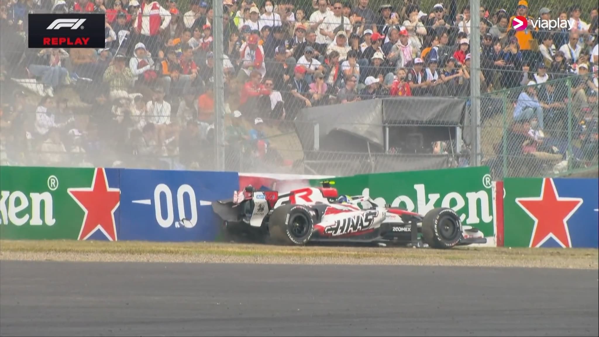 Formel 1: Stygg krasj og sikkerhetsbil &ndash; Antonelli suveren i Japan