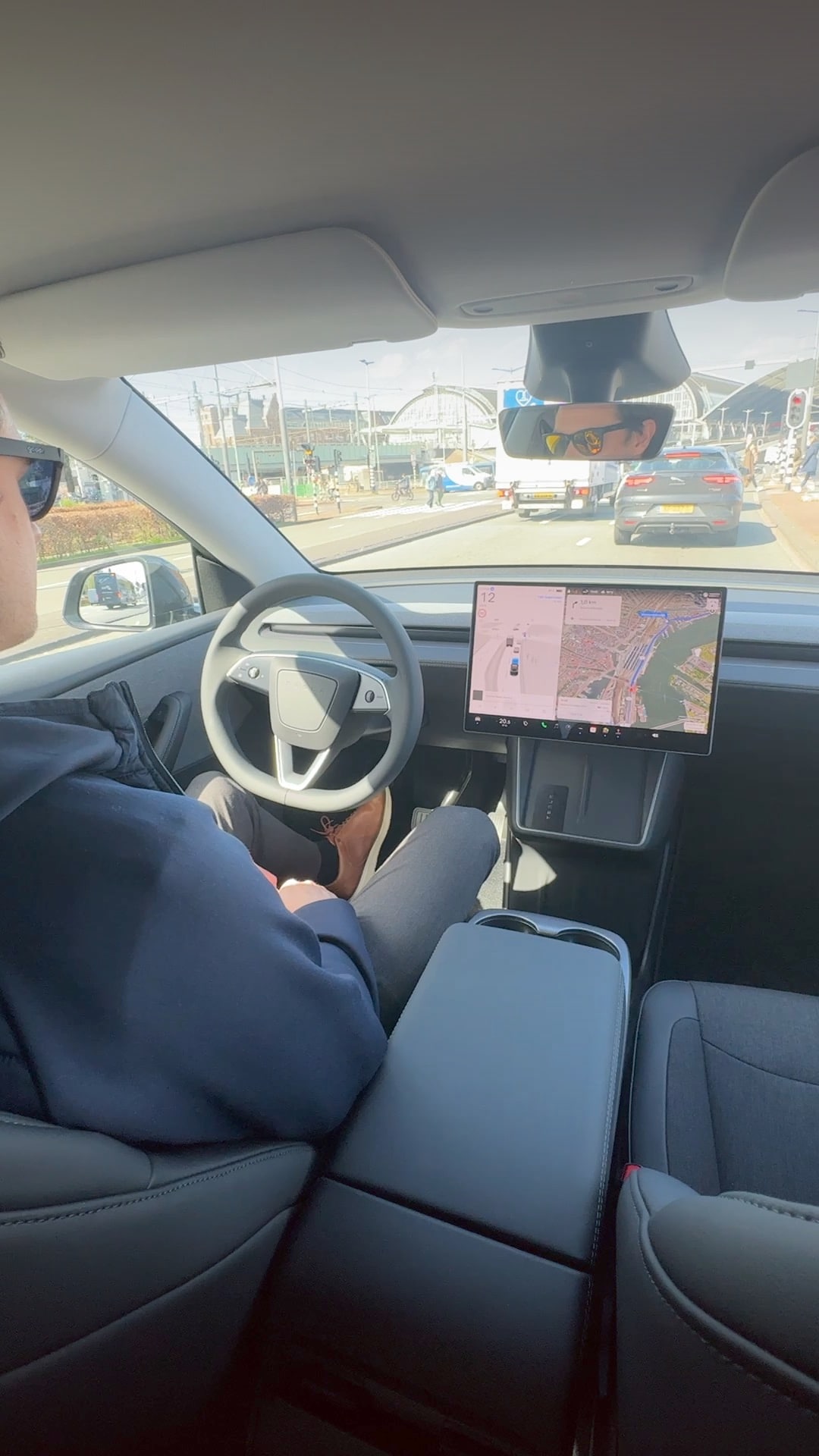 Krever navnebytte av Tesla