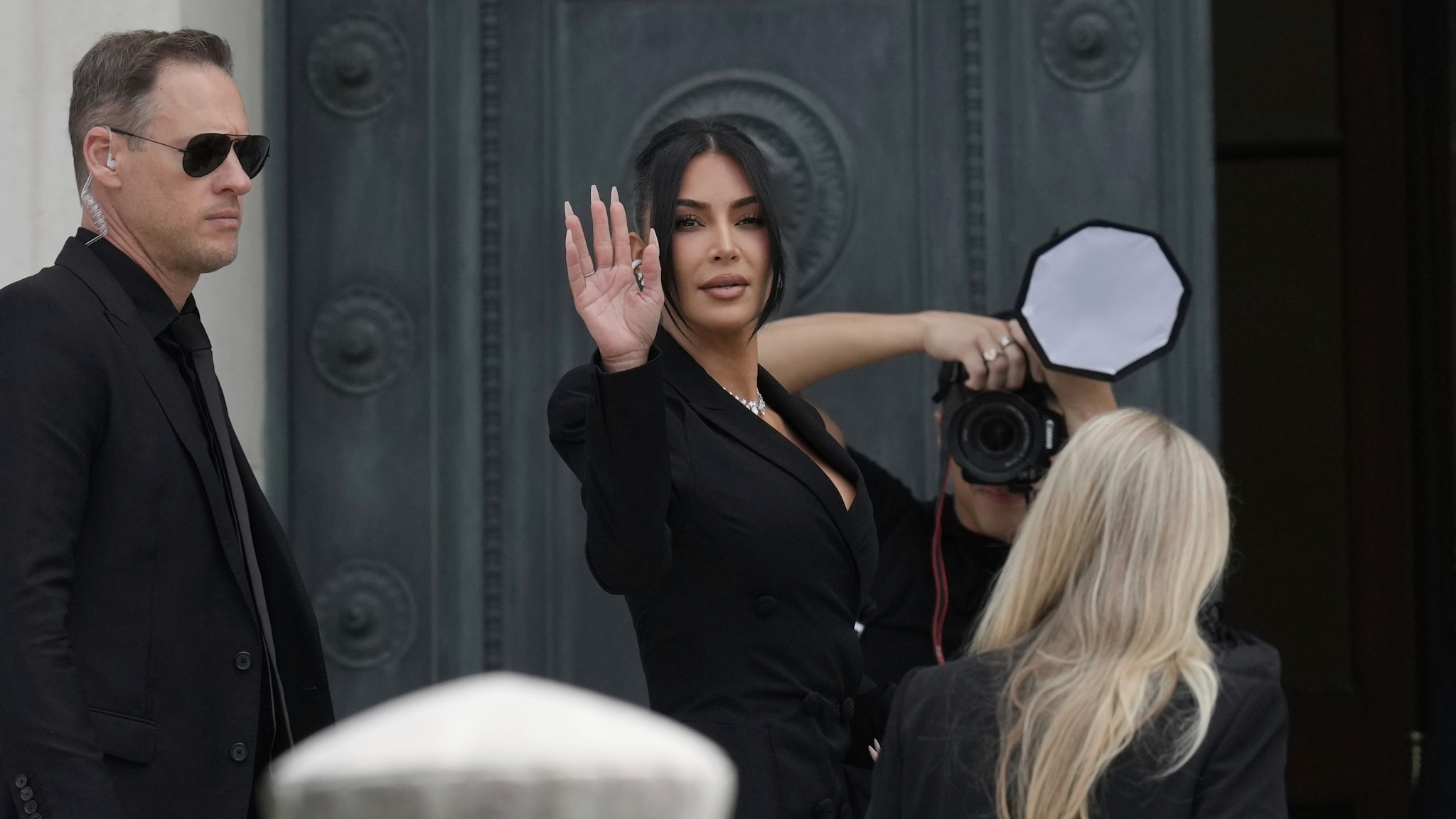Kim Kardashian vitner i Paris-rettssak om ranet i 2016