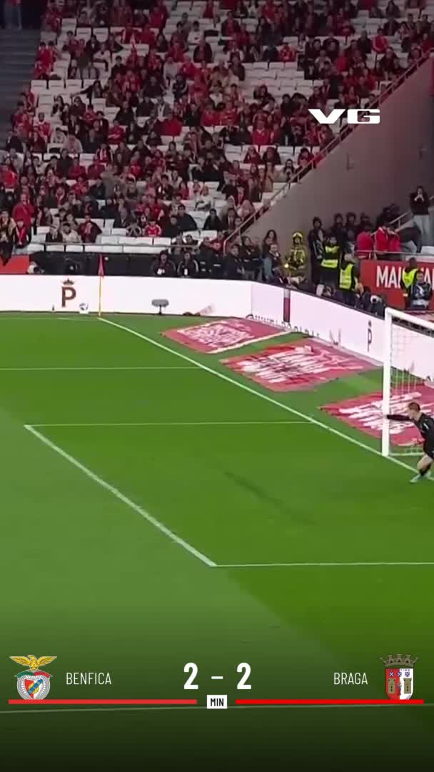 2-2: Pavlidis, Benfica