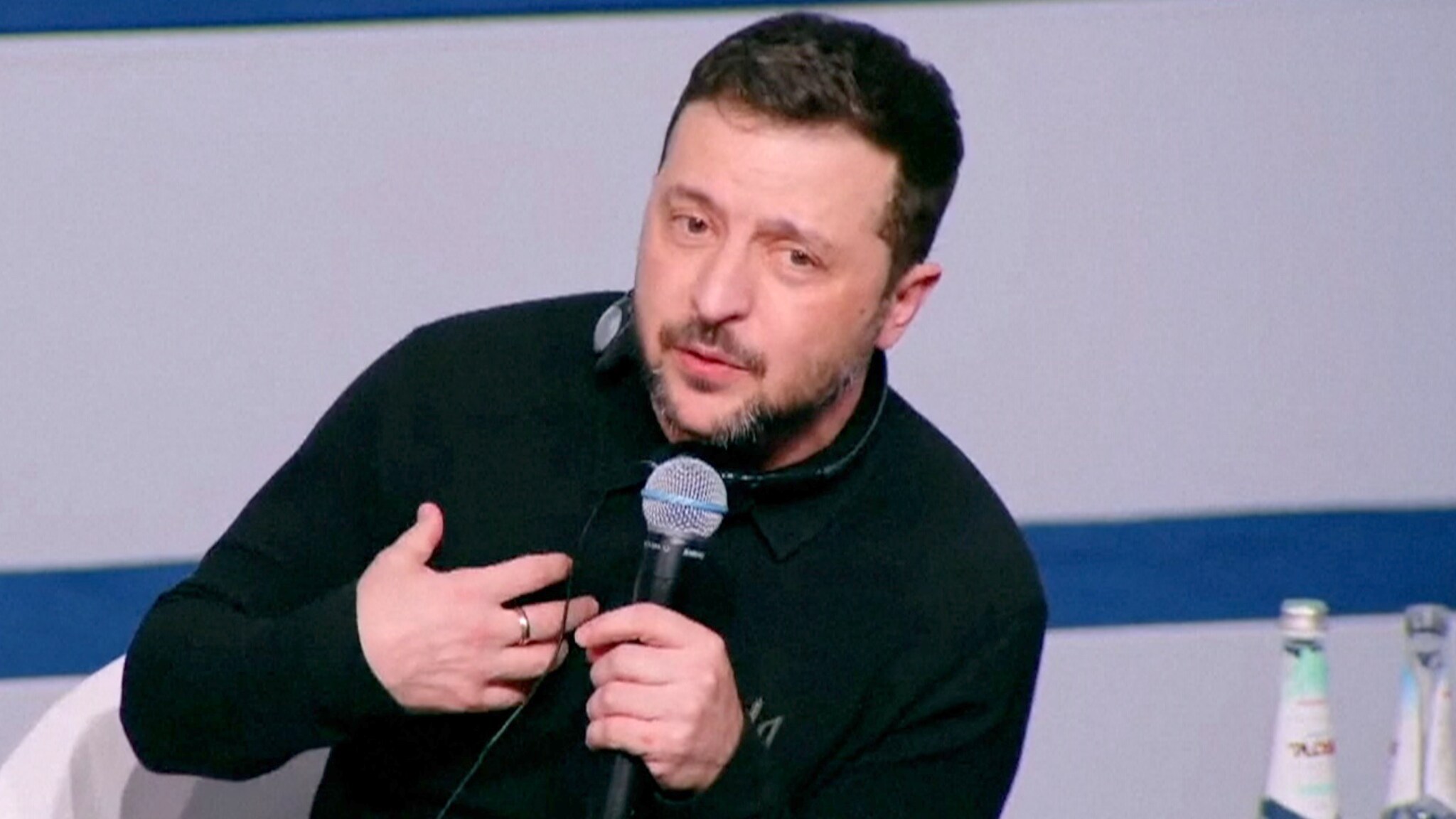 Zelenskyj kommenterer telefonsamtalen mellom Trump og Putin