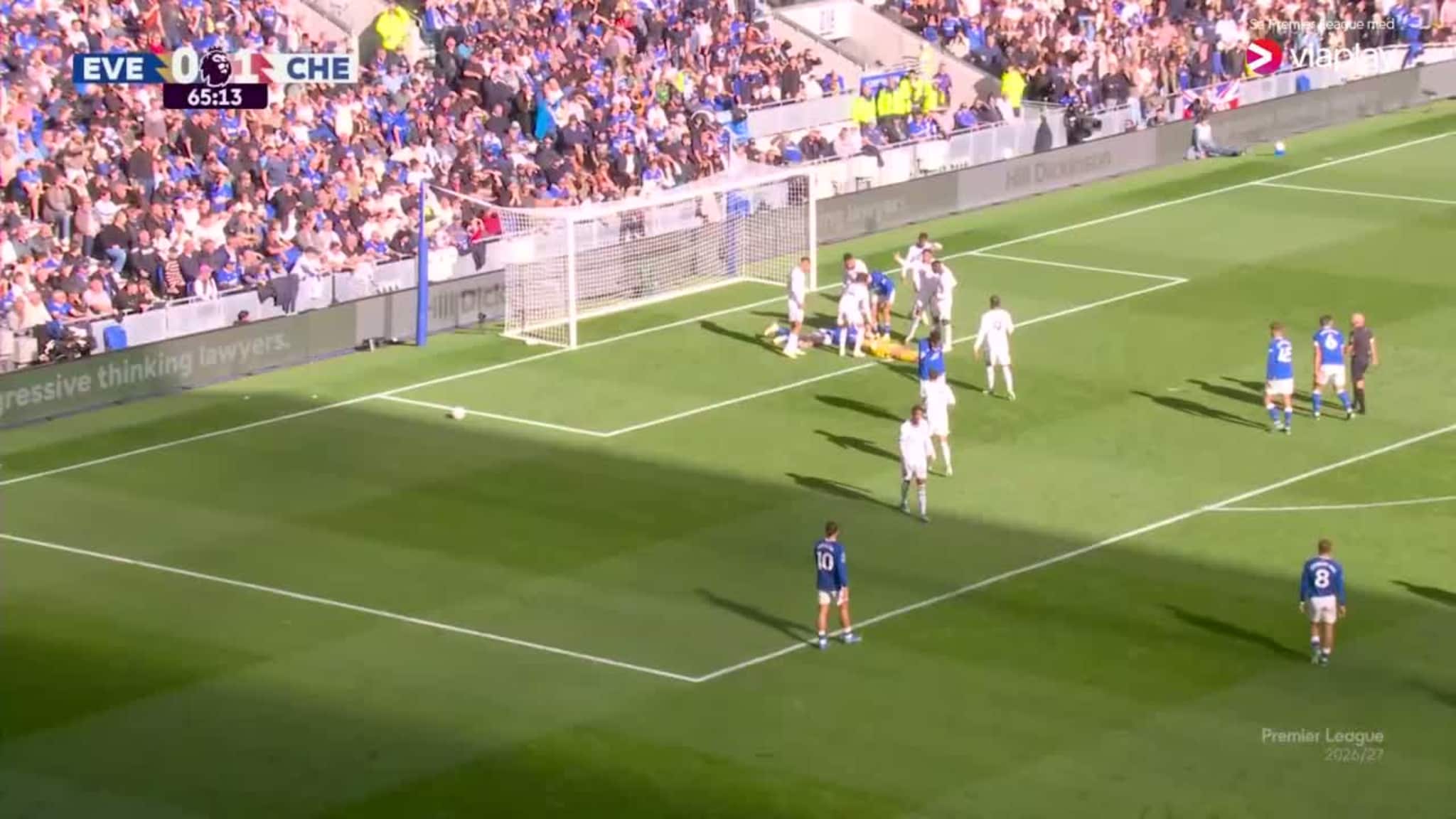 Stygge scener i England: Chelsea-keeperen måtte ut på båre