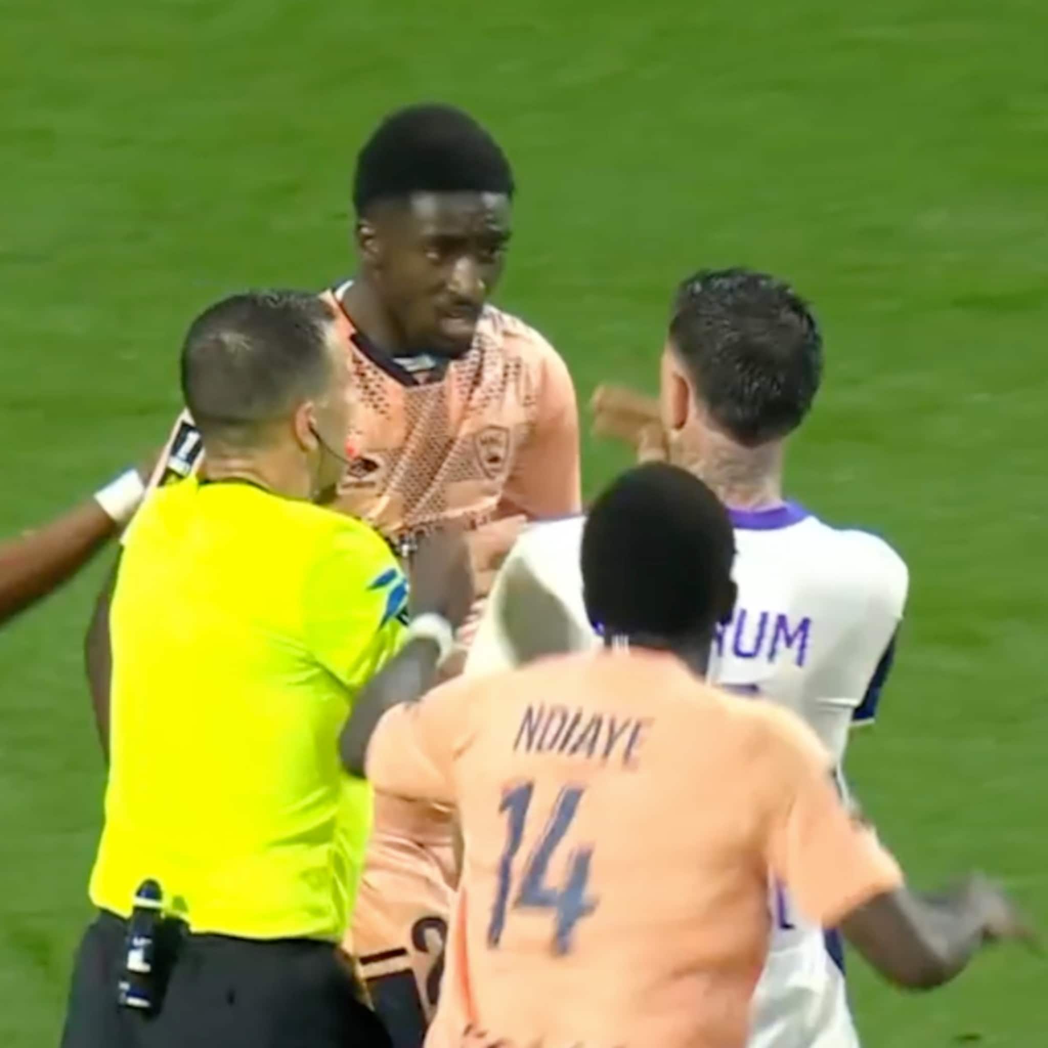 Dønnum utestengt to kamper for omstridt gest