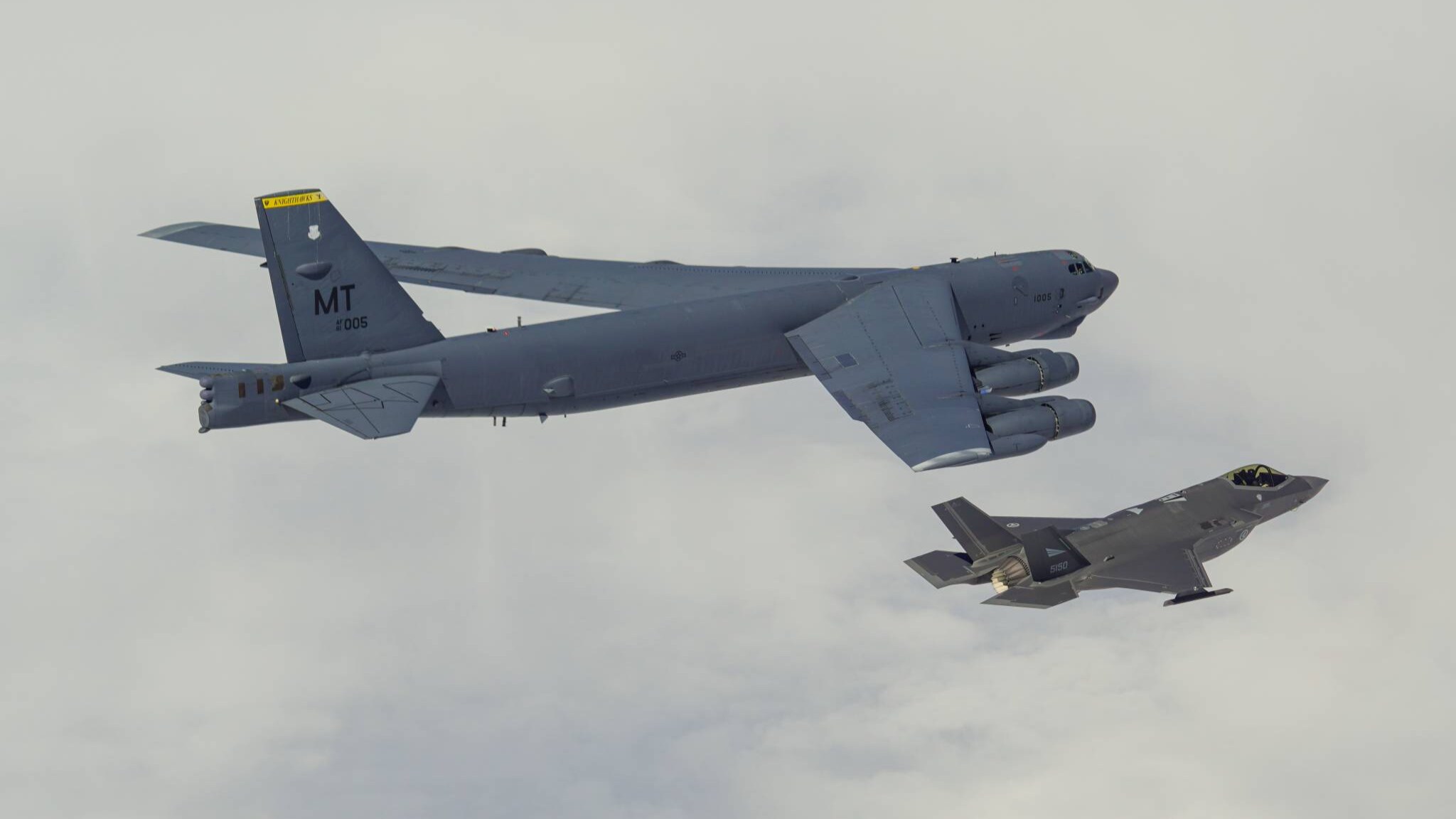Norsk F-35 eskorterer amerikansk B-52 over Oslo