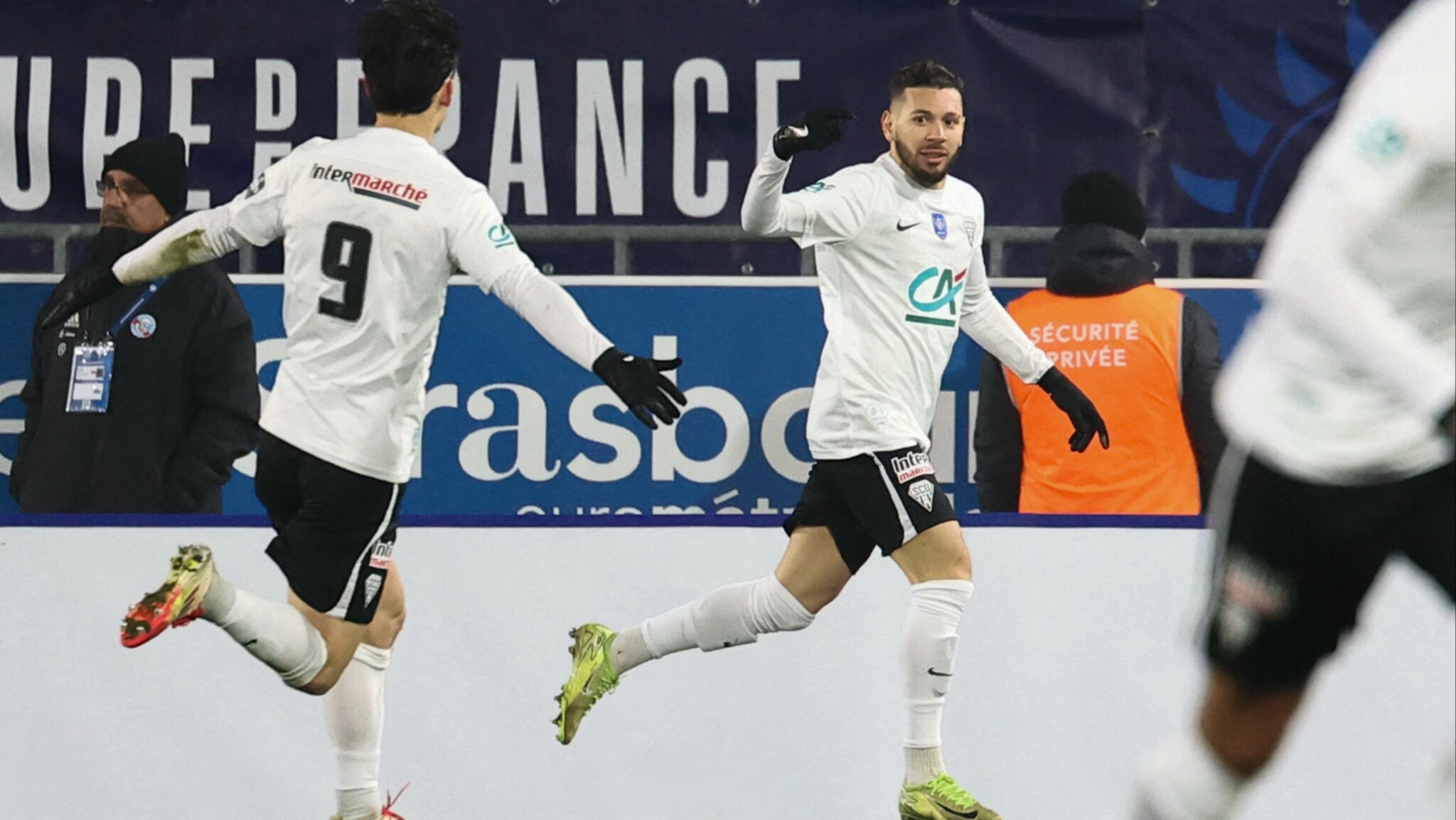 Angers videre til kvartfinale