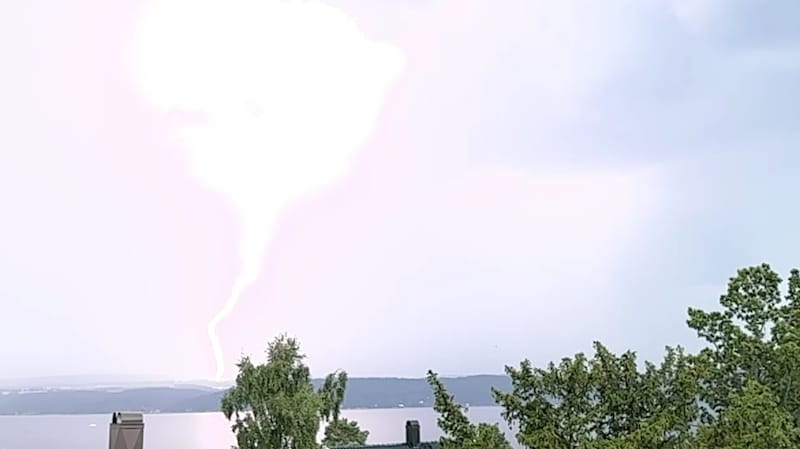 Lynet herjer – flere tusen uten strøm på Østlandet