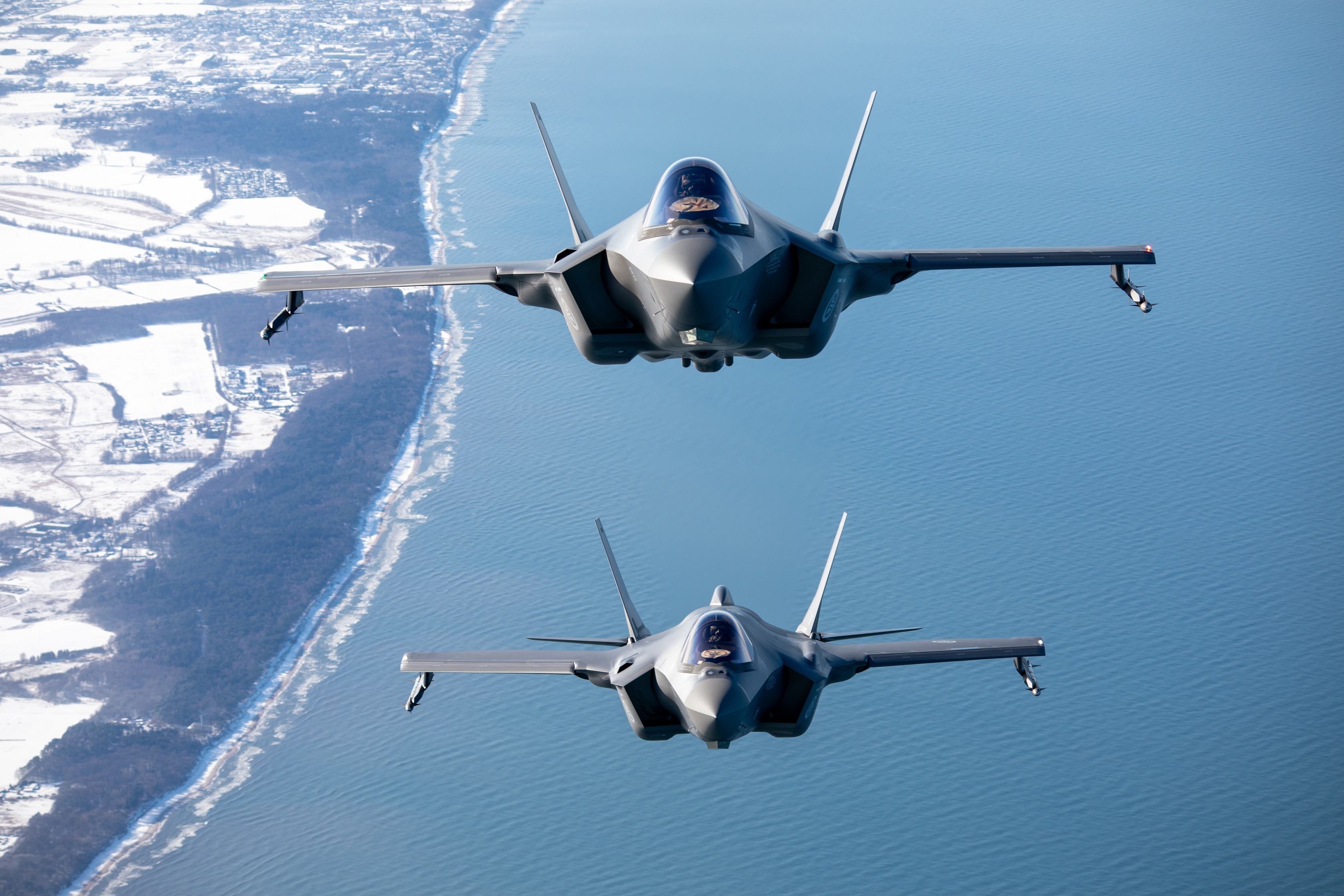 SE DIREKTE: F-35 flyr over Oslo
