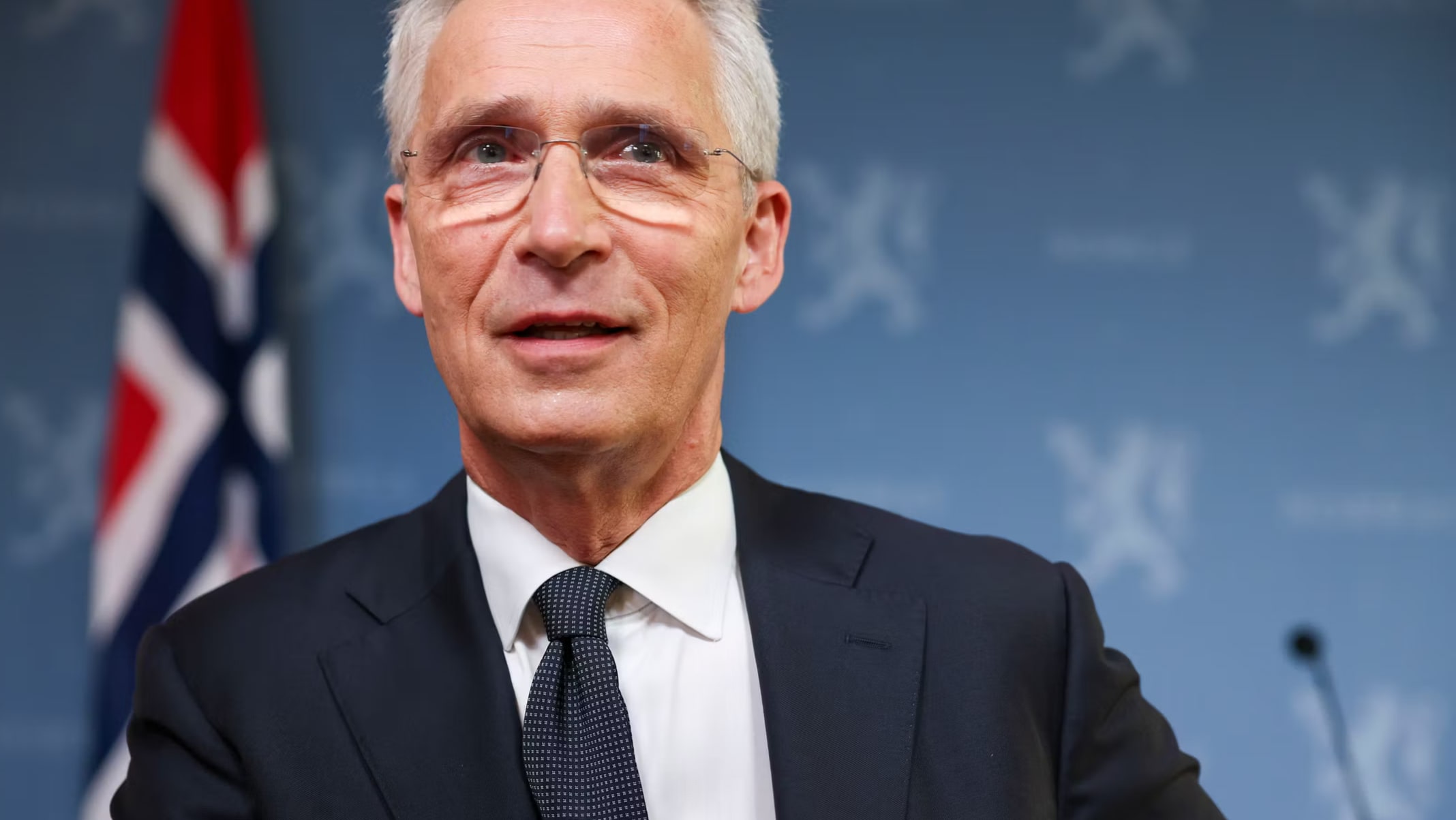 Jens Stoltenberg møter pressen om drivstoffavgiften