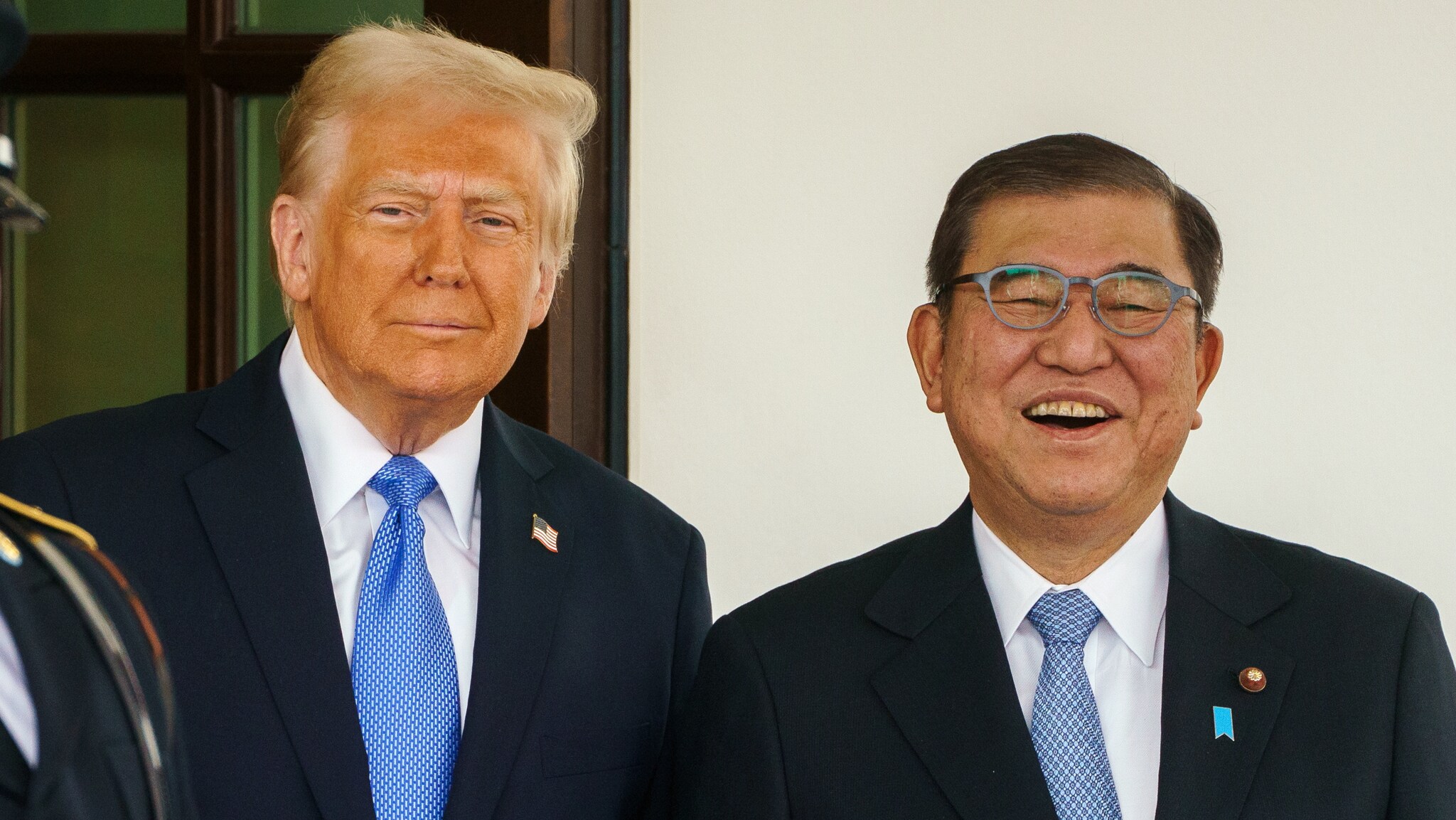 Trump holder pressekonferanse sammen med Japans statsminister