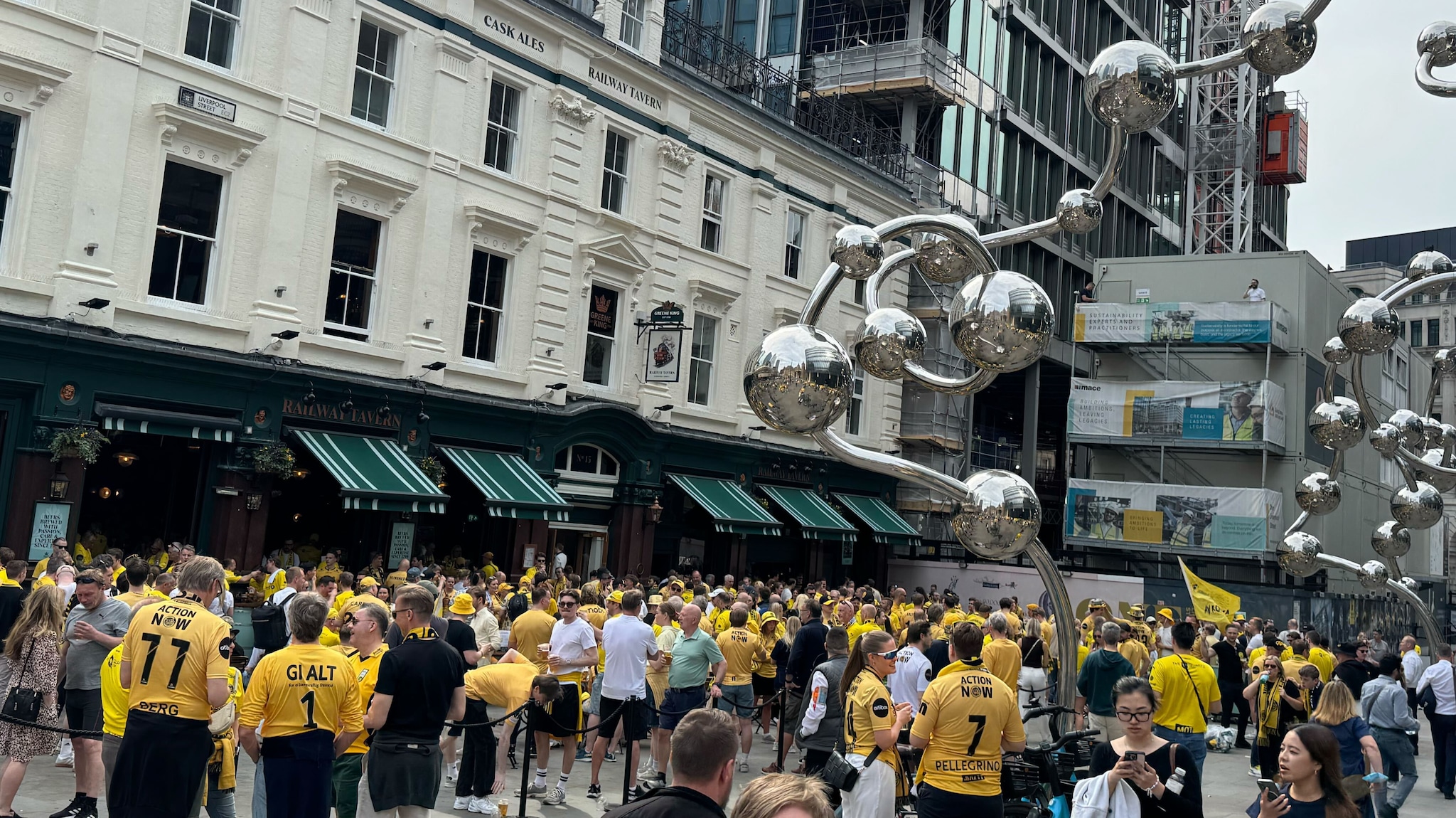 SE NÅ: Glimt-fansen marsjerer til stadion
