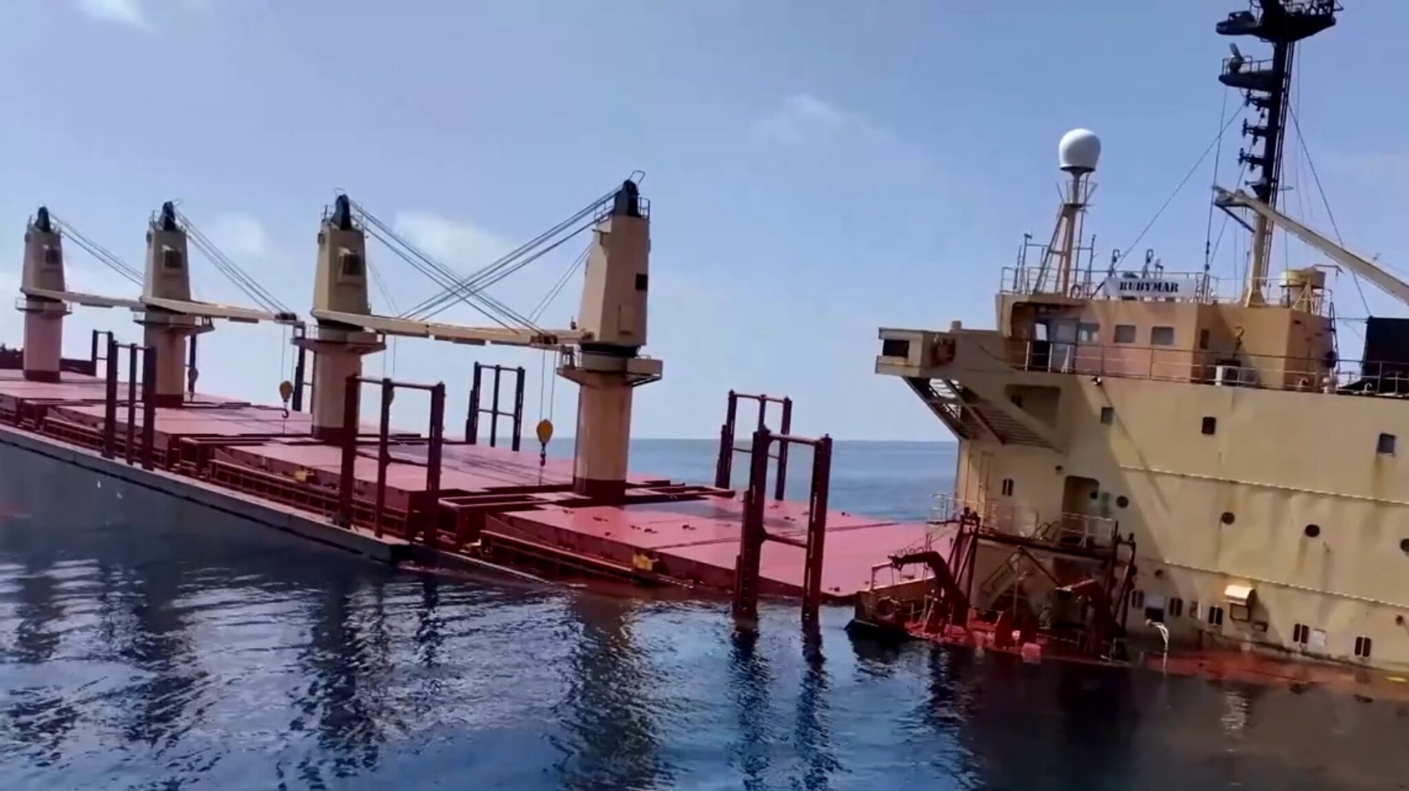 Angrepet lasteskip skal ha sunket i Rødehavet