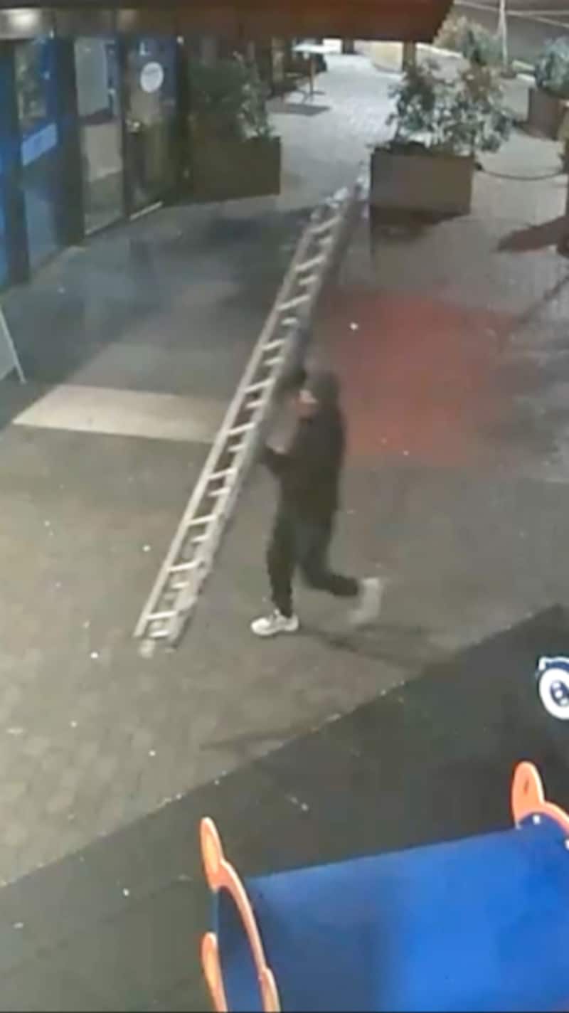 Her slår tyvene til: Millionbrekk gjennom tak på kjøpesenter