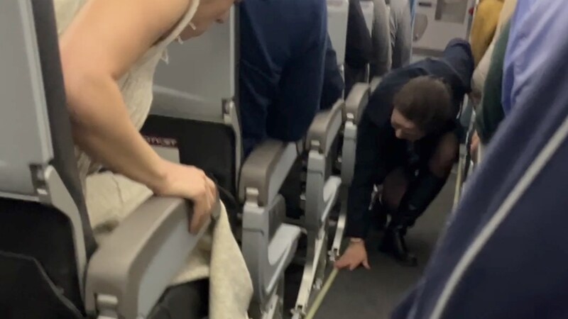 Bombetrussel mot fly på vei til Sola
