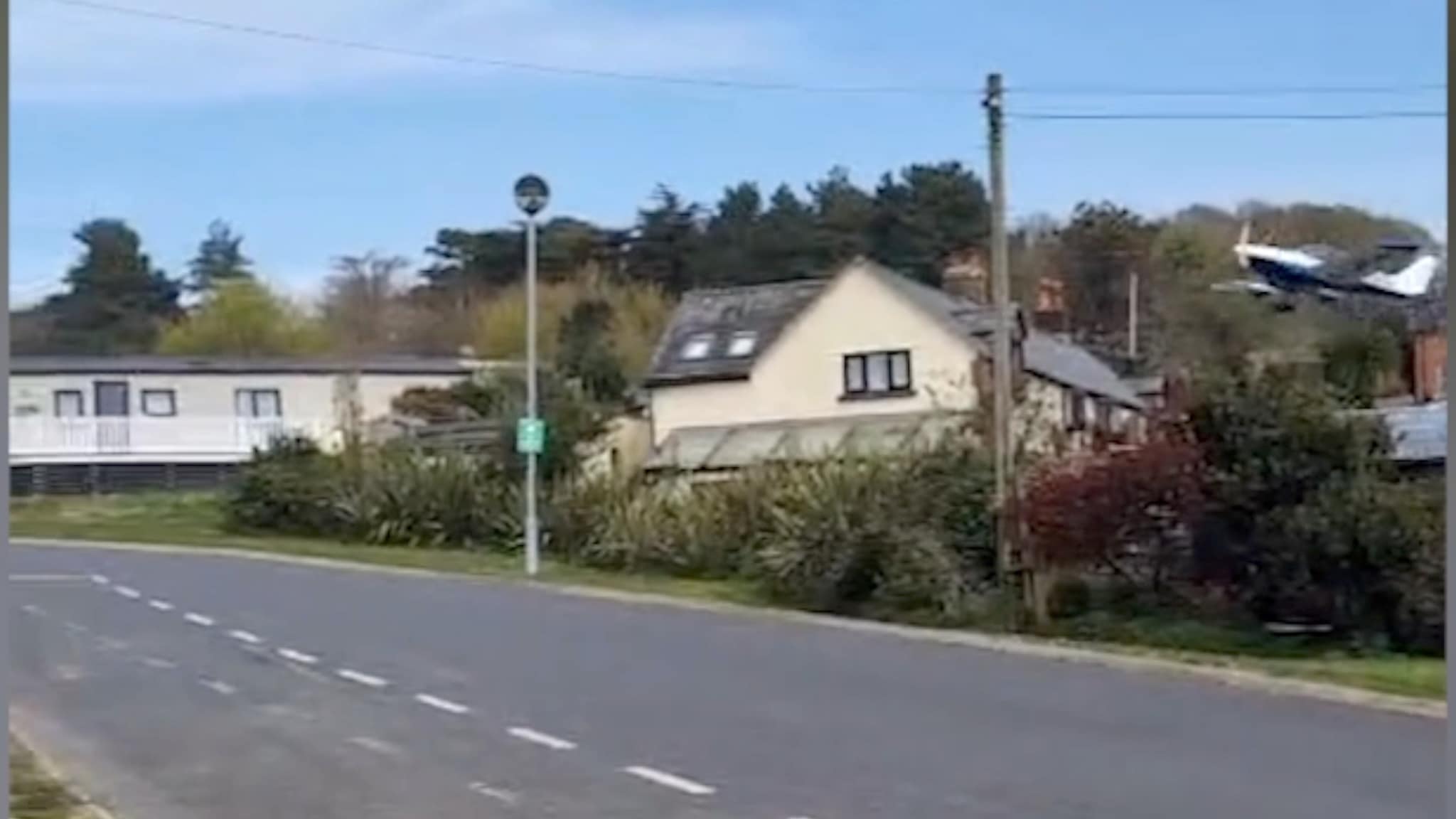 Fly krasjer i ferieområde