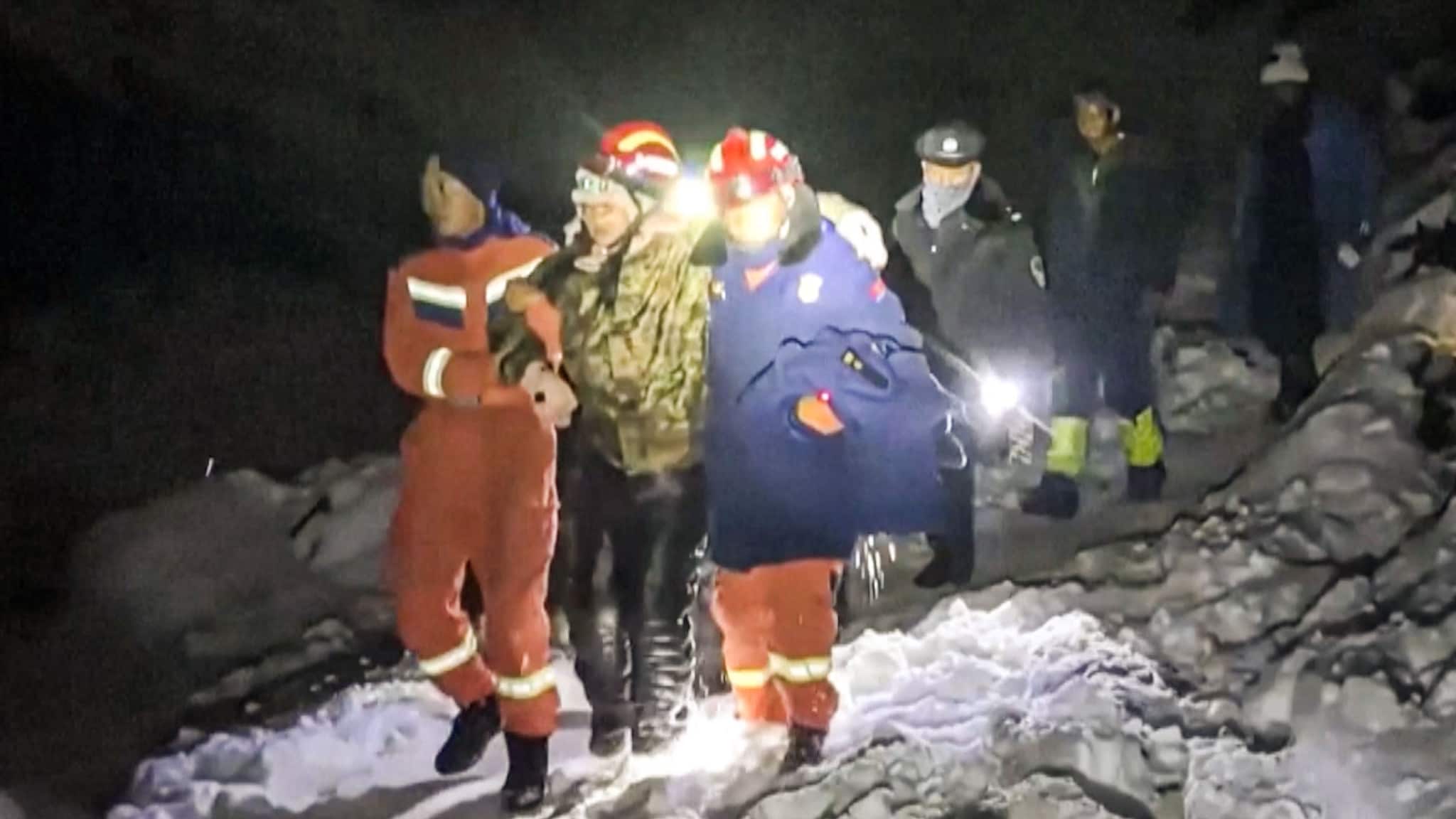 Redningsaksjon på Mount Everest: Over 200 klatrere fortsatt strandet