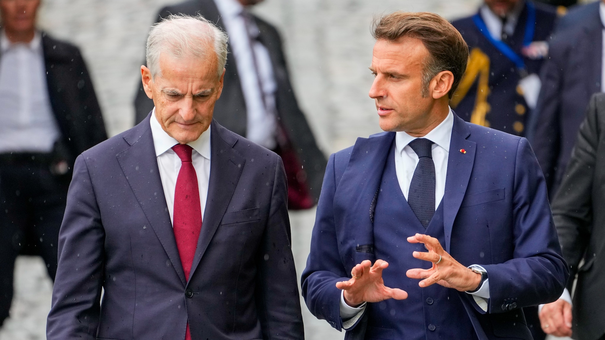 Macron: USAs bombing i Iran er lovlig; signerte avtale med Støre